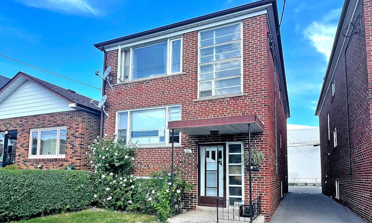 82 Lanark Avenue