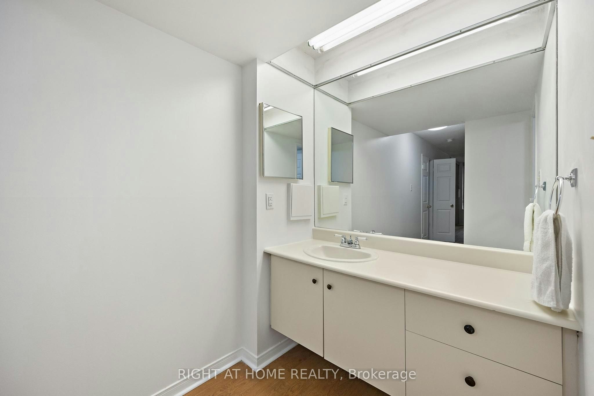206A-280 Simcoe Street, Toronto, ON, M5T 2Y5 - 9