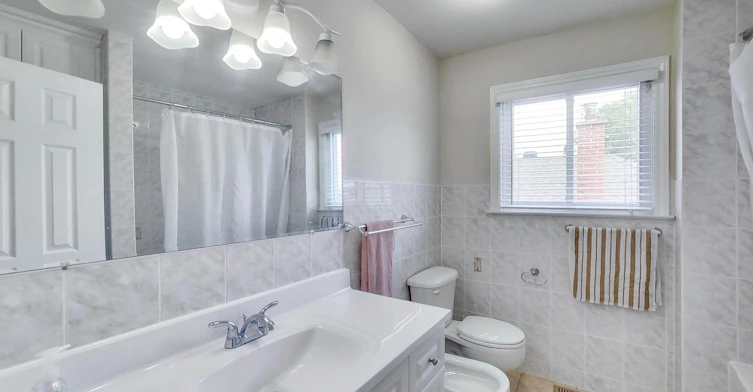 Upper-19 Glenora Avenue, Toronto, ON, M6C 3Y2 - 24