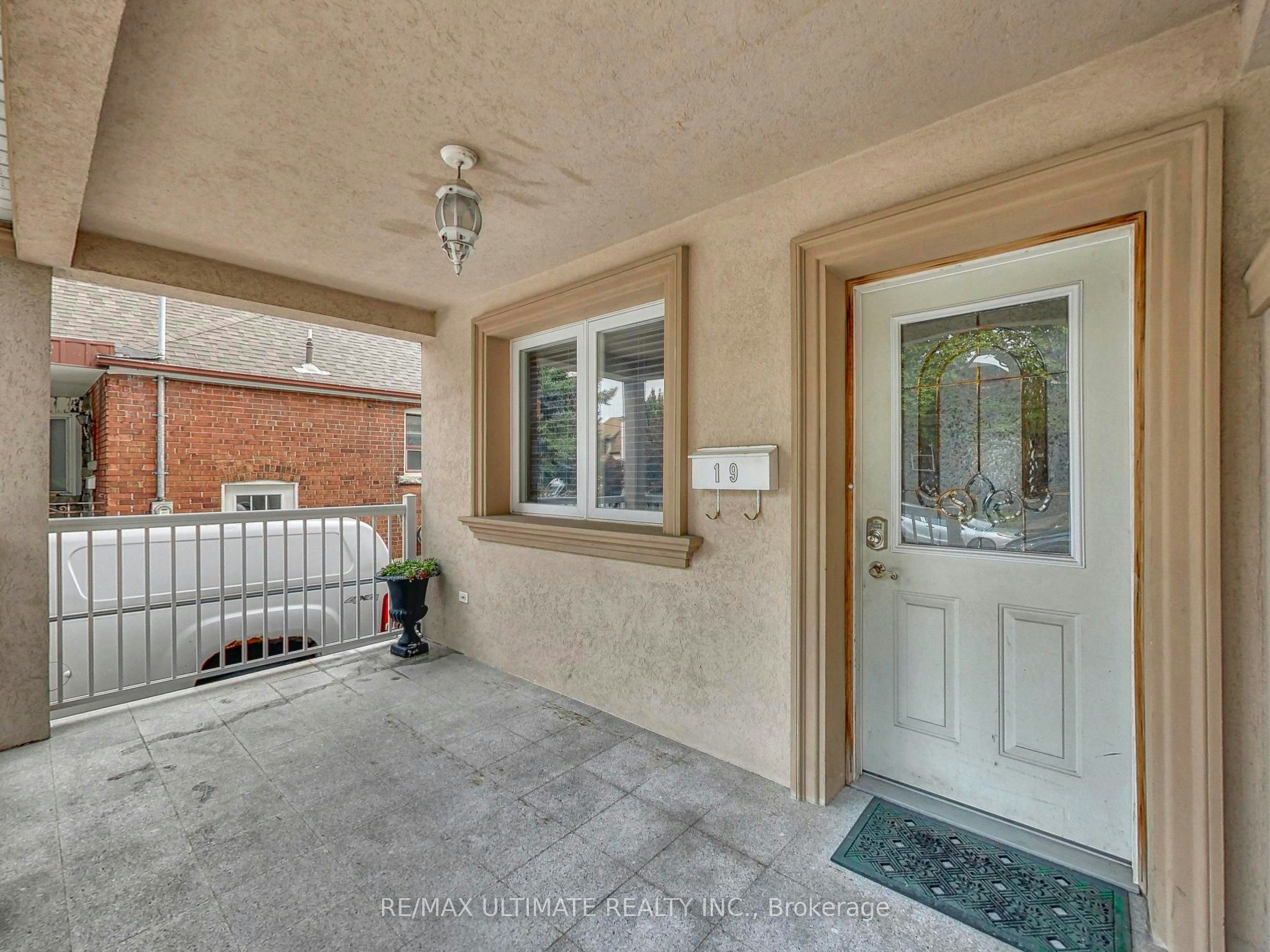 Upper-19 Glenora Avenue, Toronto, ON, M6C 3Y2 - 3