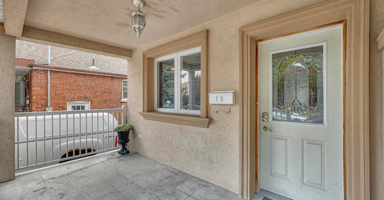 Upper-19 Glenora Avenue, Toronto, ON, M6C 3Y2 - 3