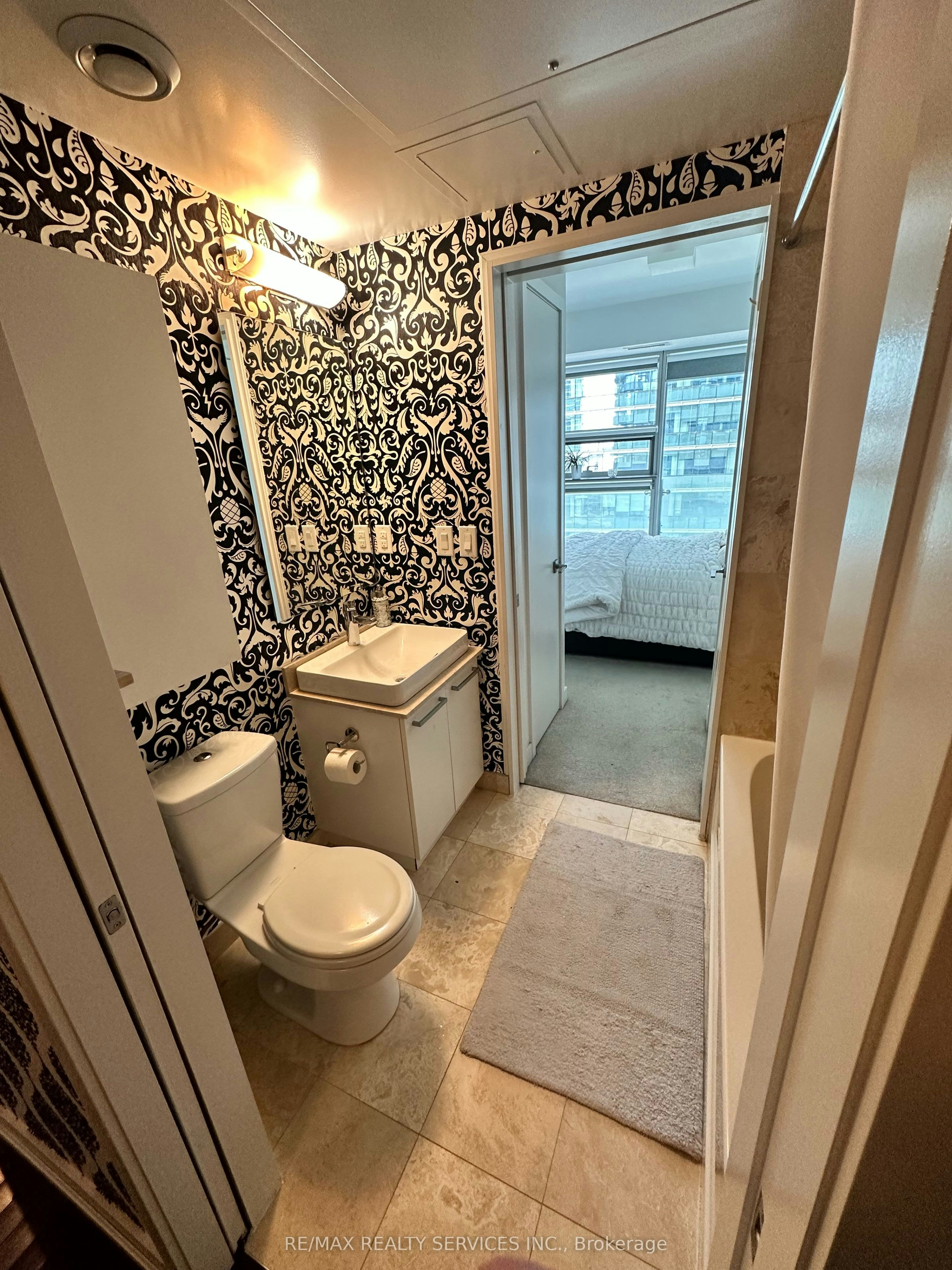 909-12 York Street, Toronto, ON, M5J 0A9 - 9