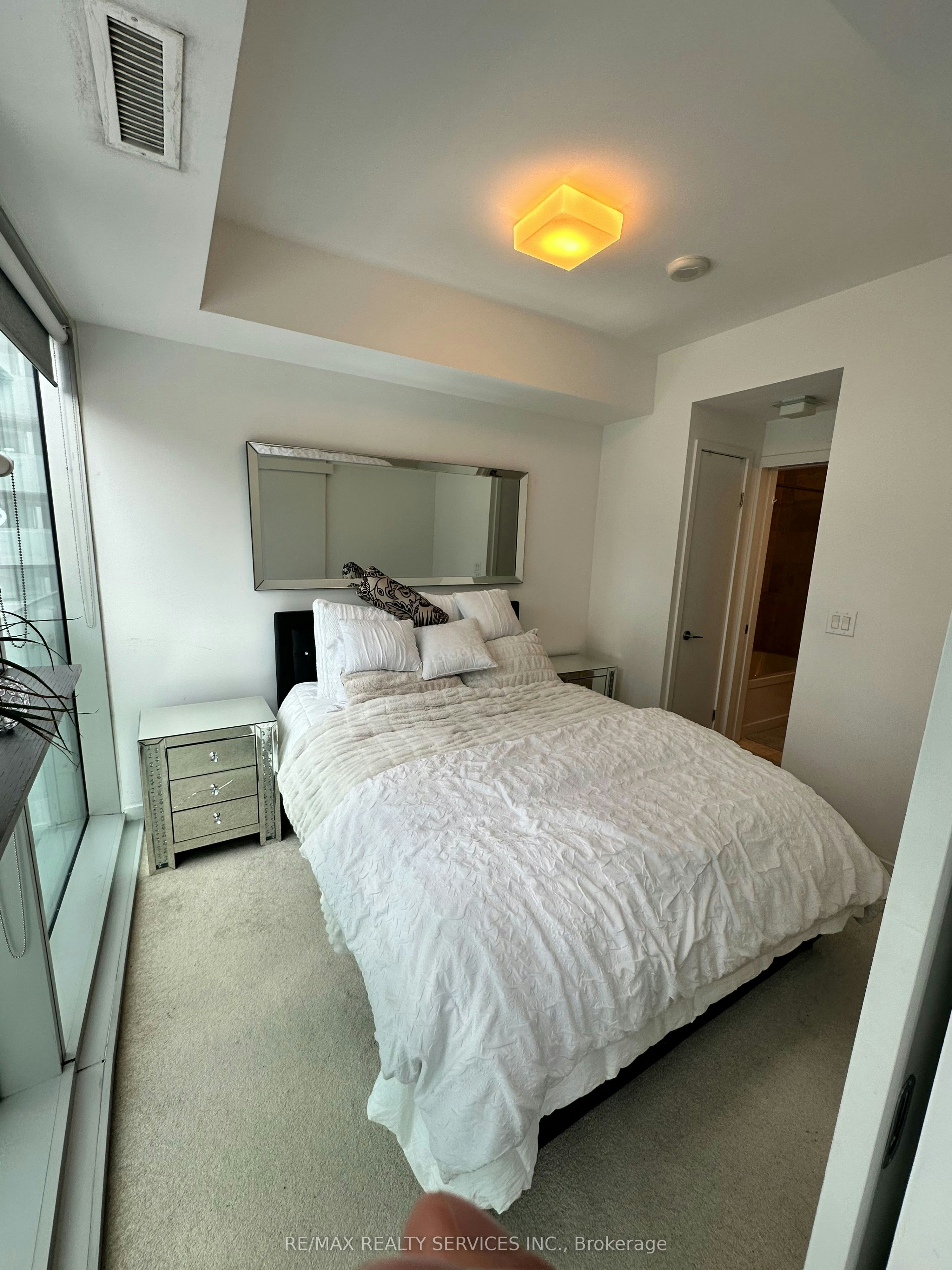 909-12 York Street, Toronto, ON, M5J 0A9 - 7