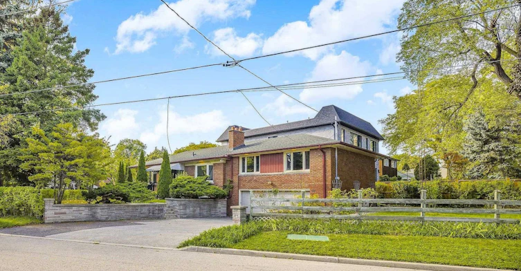 18 Irvington Crescent, Toronto, ON, M2N 2Z1
