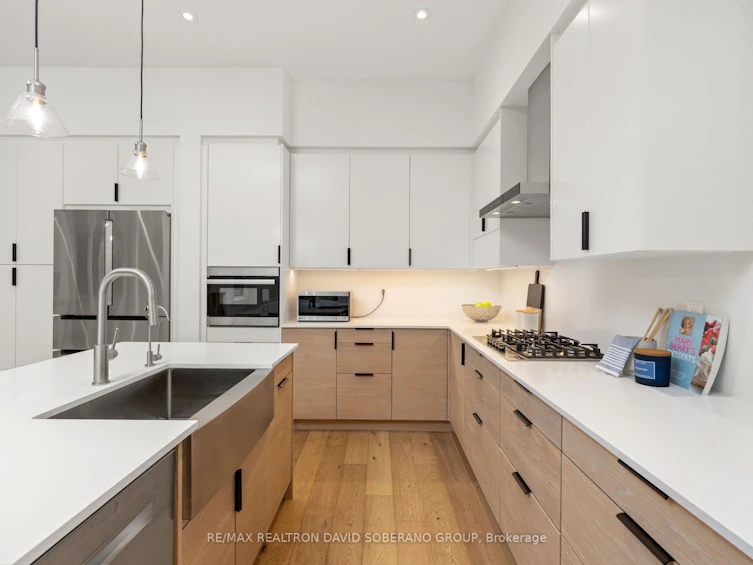 11 Barclay Road, Toronto, ON, M3H 3C8 - 8