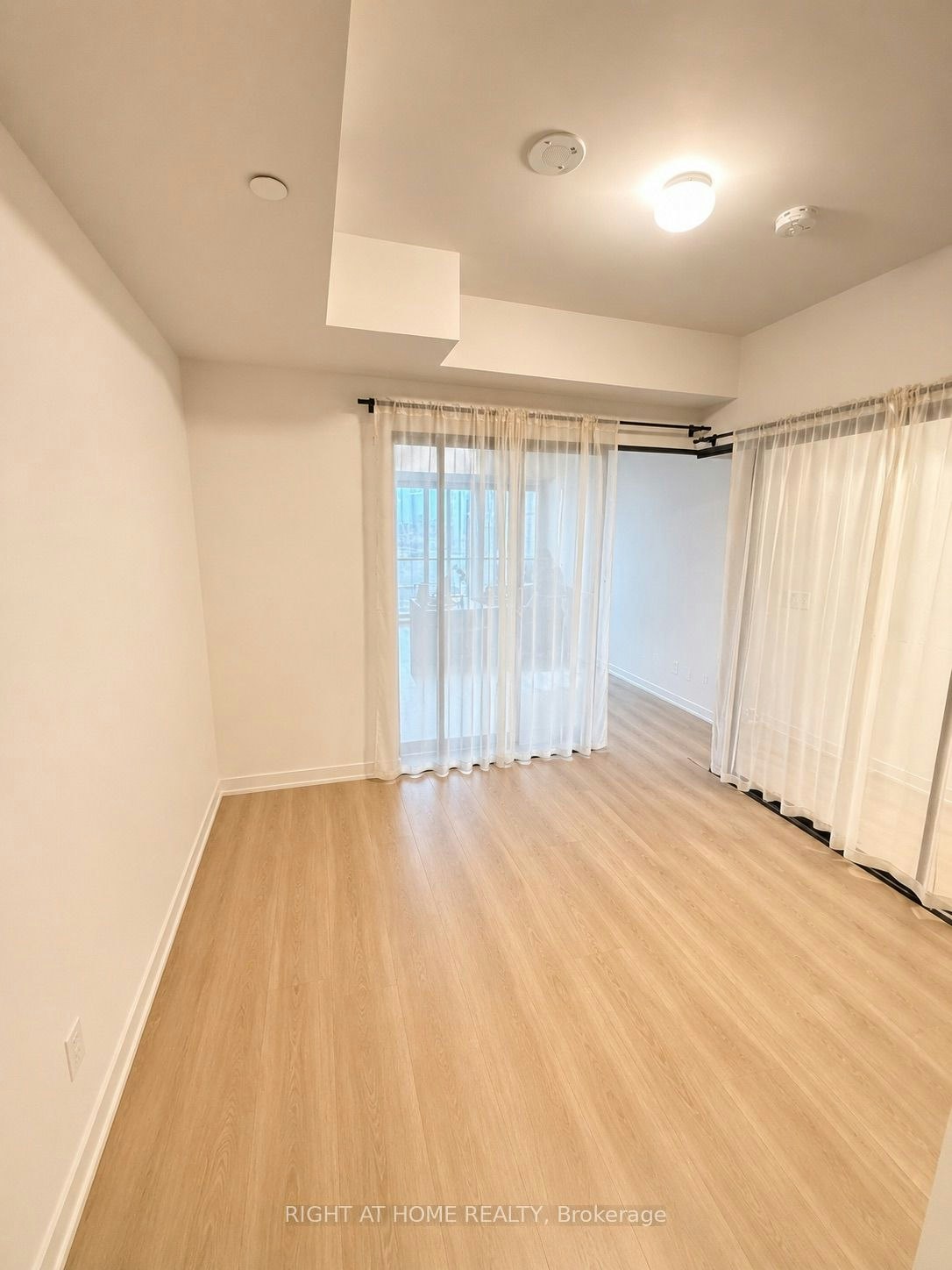 616-181 Sterling Road, Toronto, ON, M6R 2B2 - 10