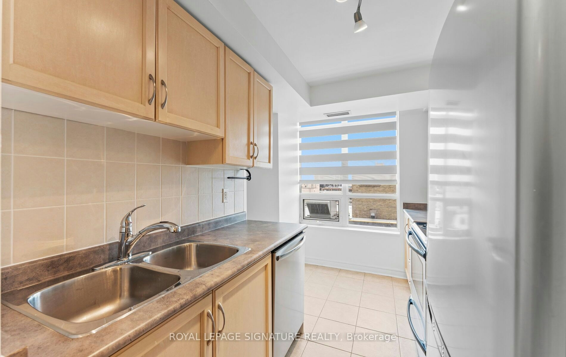 1411-212 Eglinton Avenue E, Toronto, ON, M4P 0A3 - 10