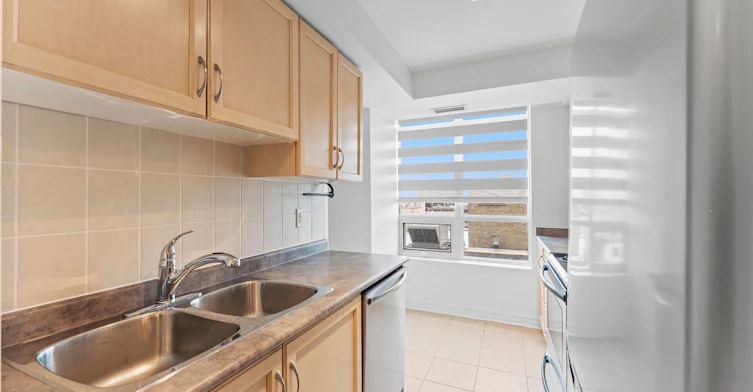 1411-212 Eglinton Avenue E, Toronto, ON, M4P 0A3 - 10
