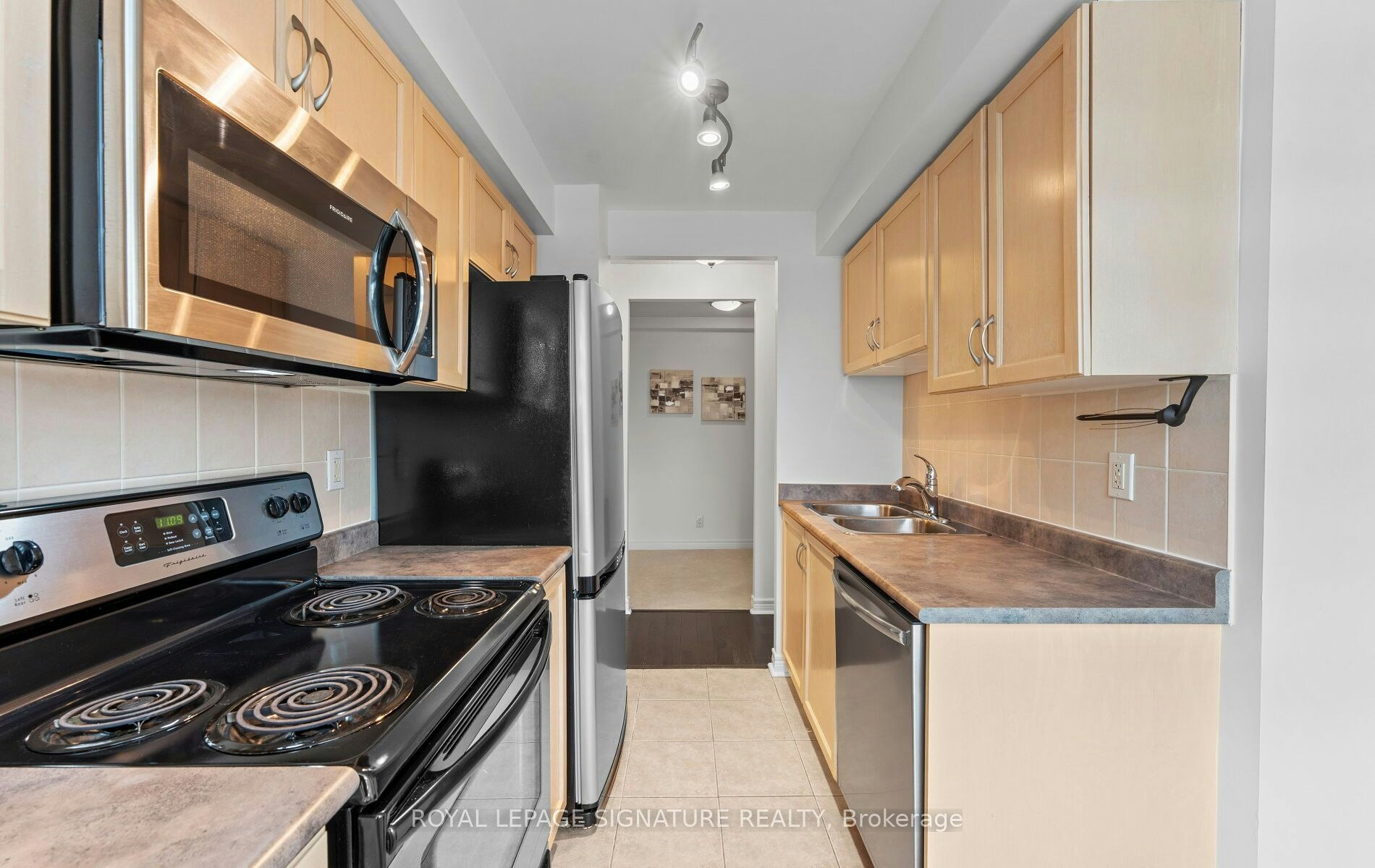 1411-212 Eglinton Avenue E, Toronto, ON, M4P 0A3 - 11