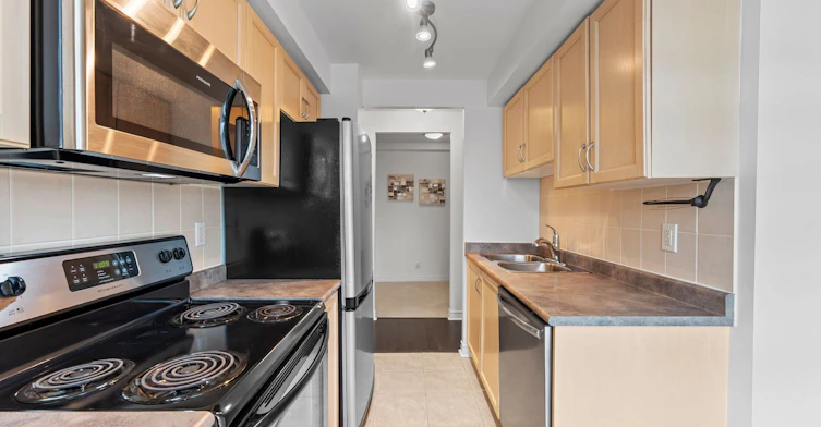 1411-212 Eglinton Avenue E, Toronto, ON, M4P 0A3 - 11