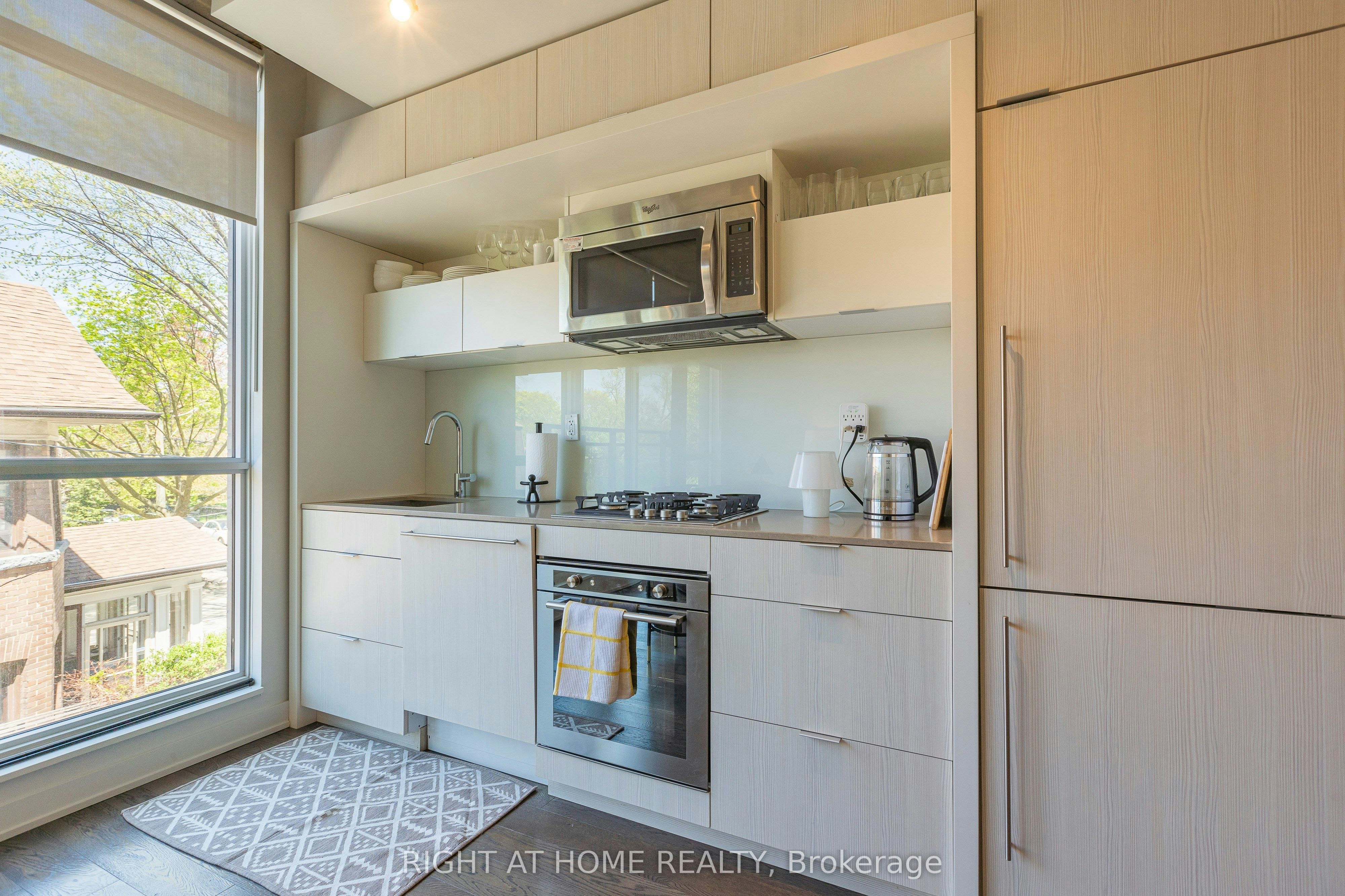 202-130 Rusholme Road, Toronto, ON, M6H 2Y7 - 6