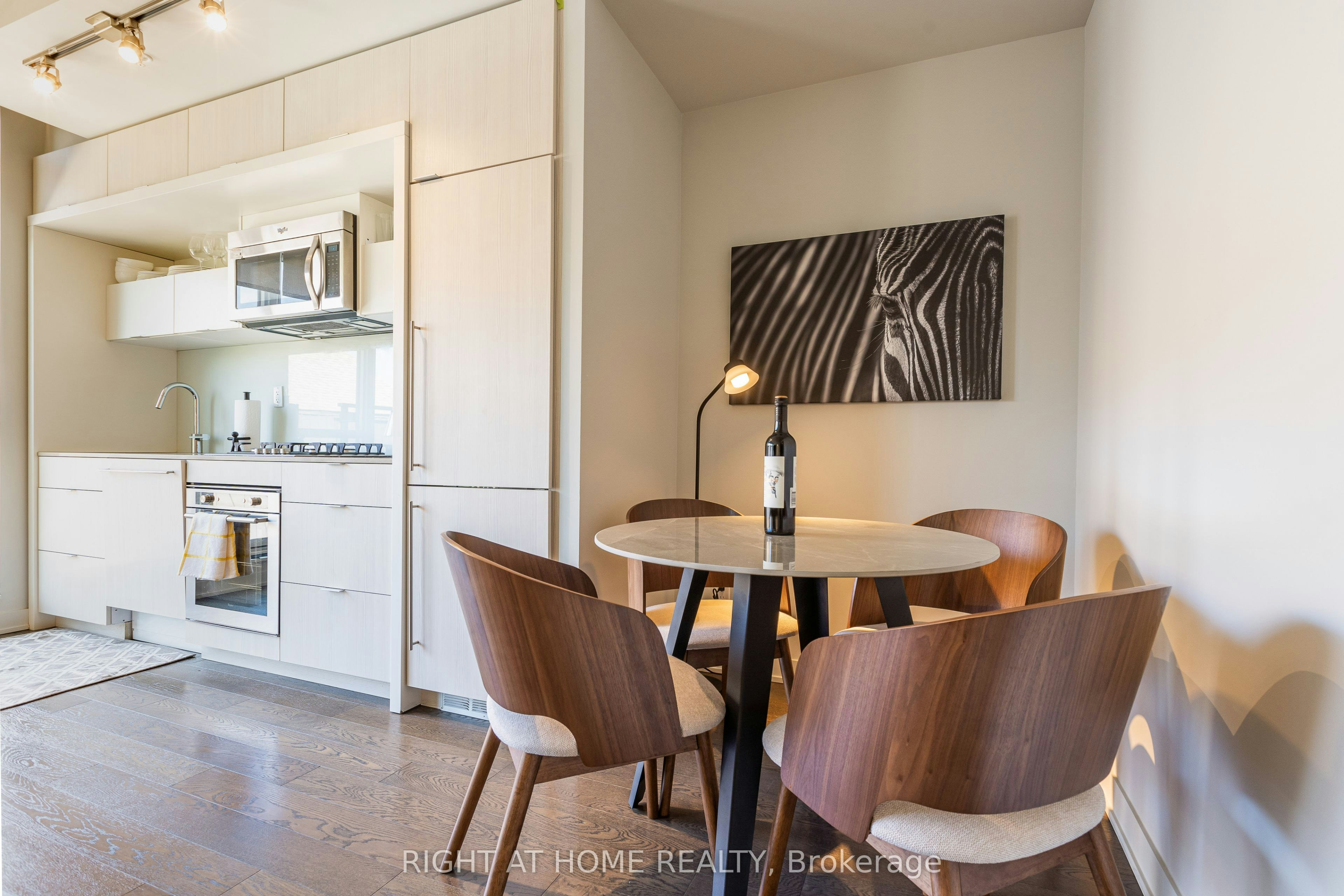 202-130 Rusholme Road, Toronto, ON, M6H 2Y7 - 11