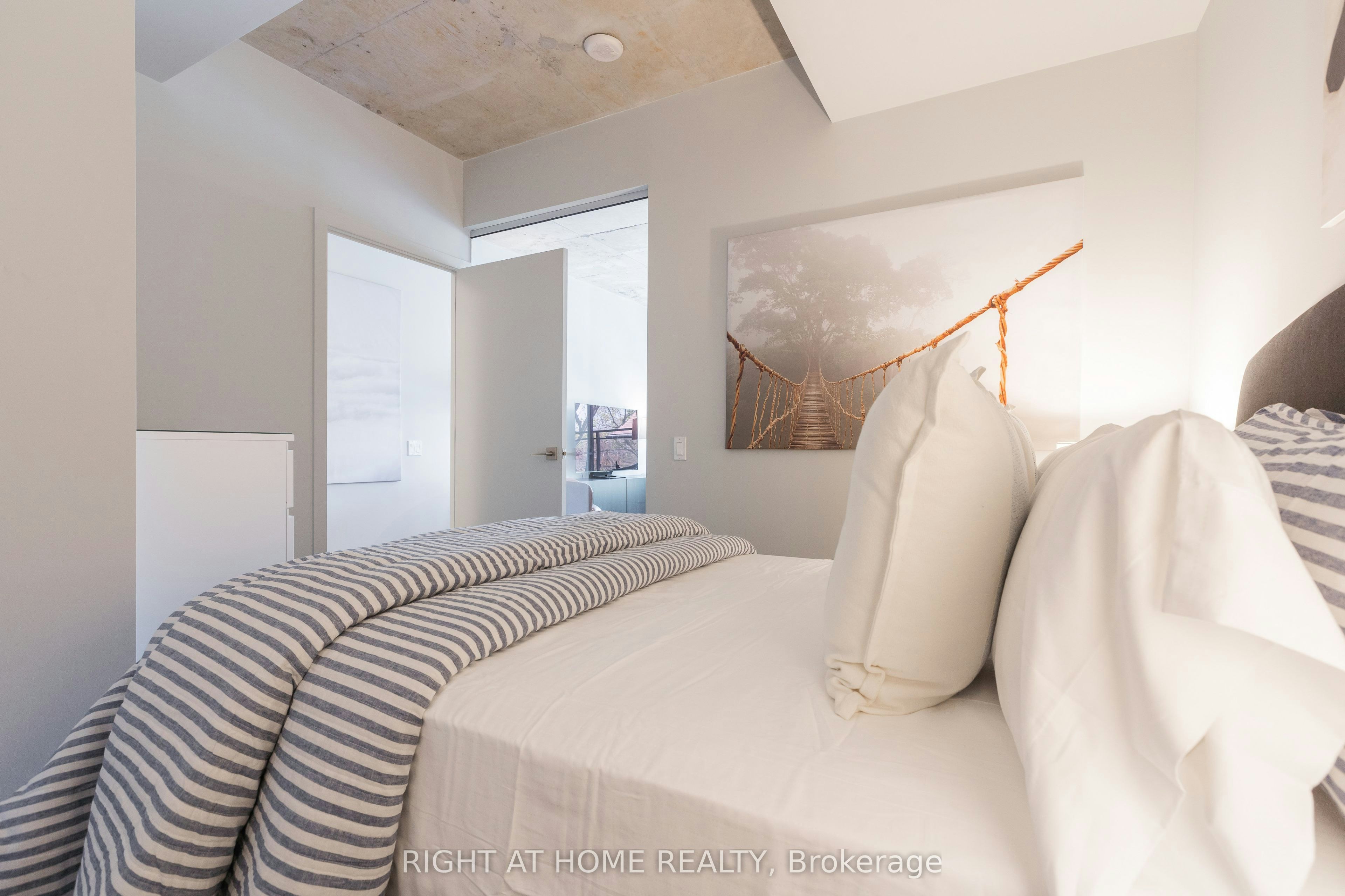 202-130 Rusholme Road, Toronto, ON, M6H 2Y7 - 5