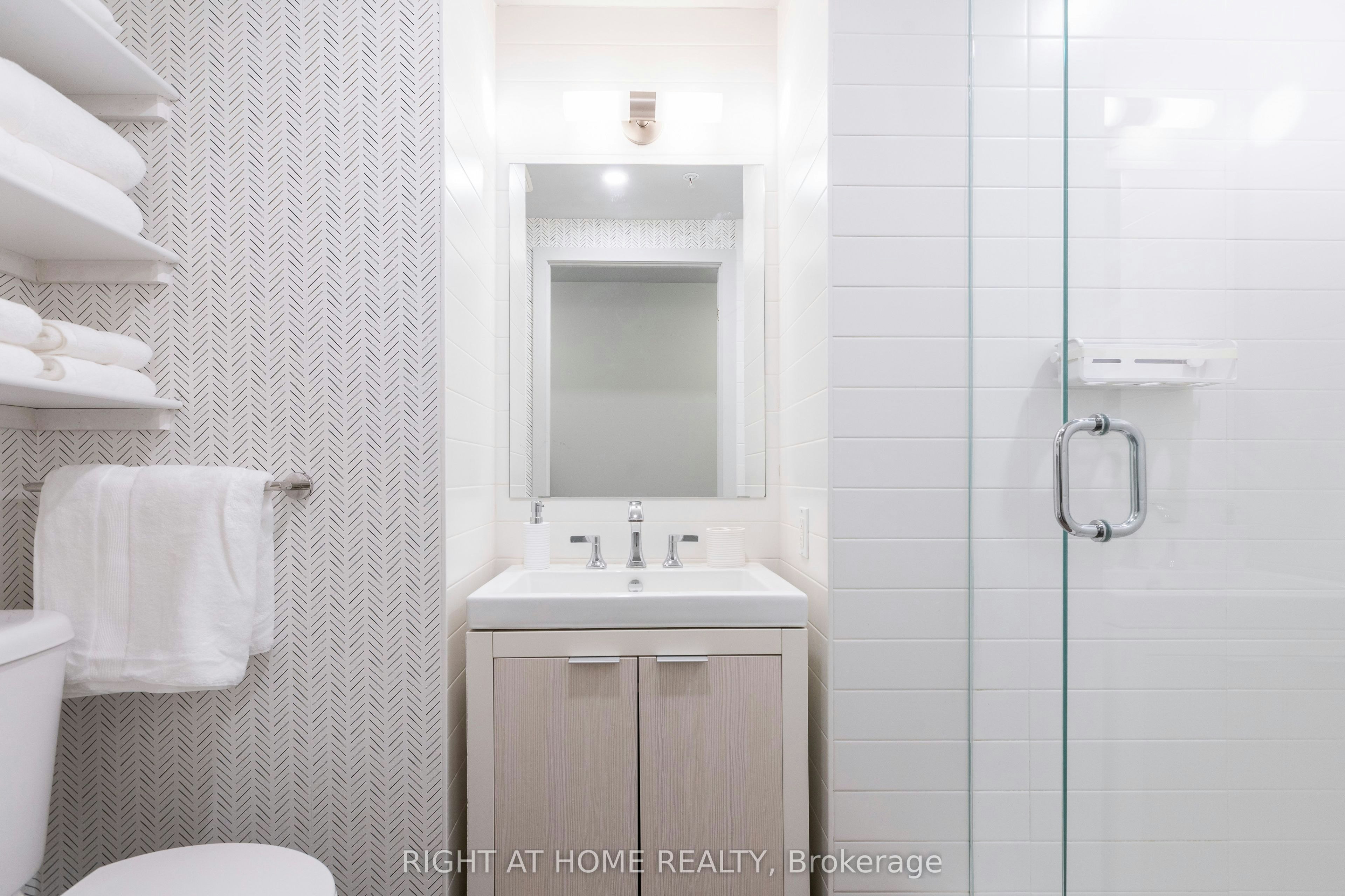 202-130 Rusholme Road, Toronto, ON, M6H 2Y7 - 14