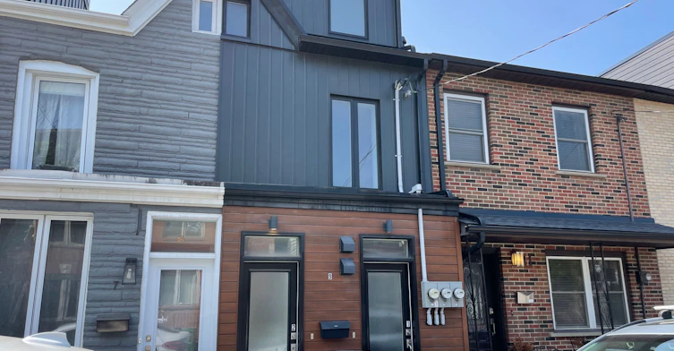 2-9 Whitaker Avenue, Toronto, ON, M6J 1A2