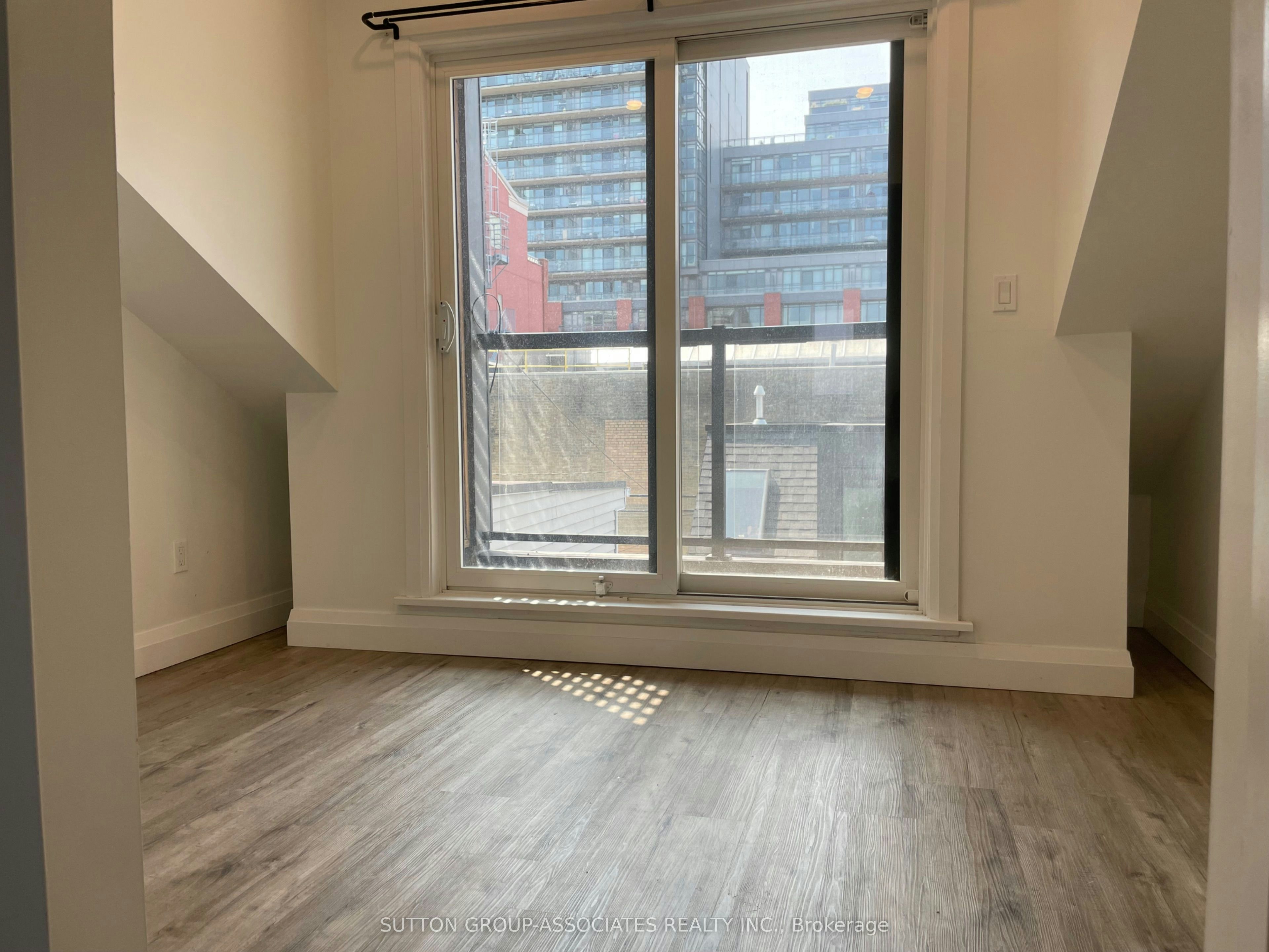 2-9 Whitaker Avenue, Toronto, ON, M6J 1A2 - 8