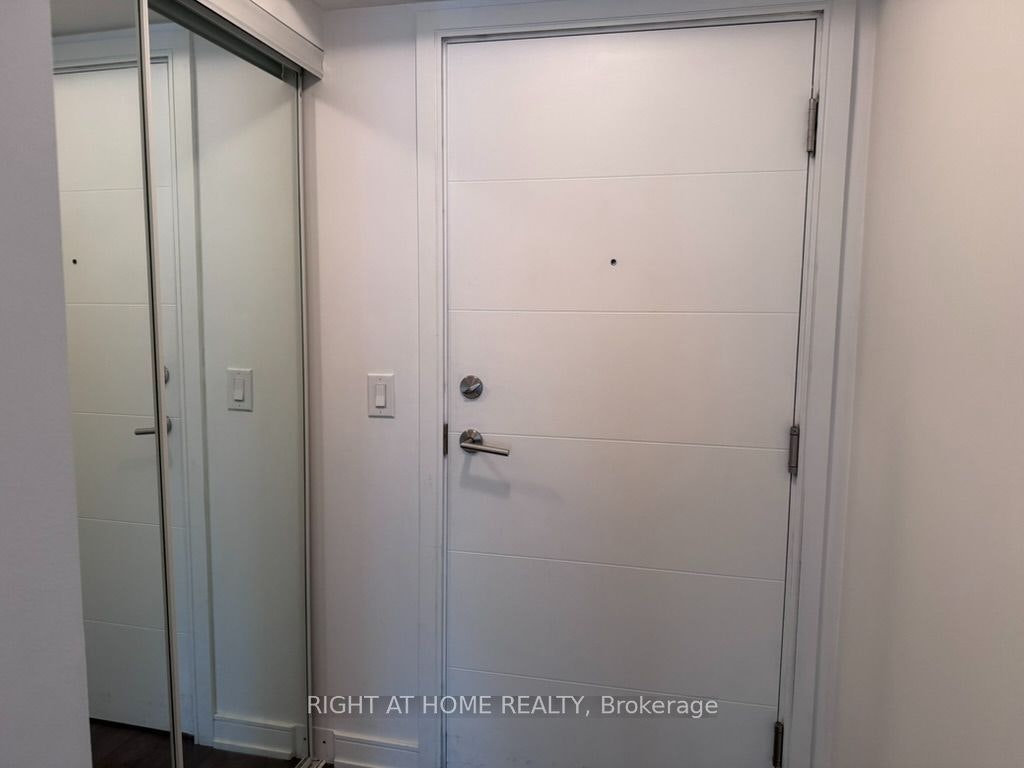 1232-525 Adelaide Street W, Toronto, ON, M5V 0N7 - 2
