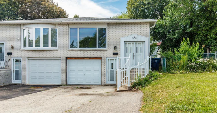 Upper-246 Cherokee Blvd Boulevard, Toronto, ON, M2H 2J7