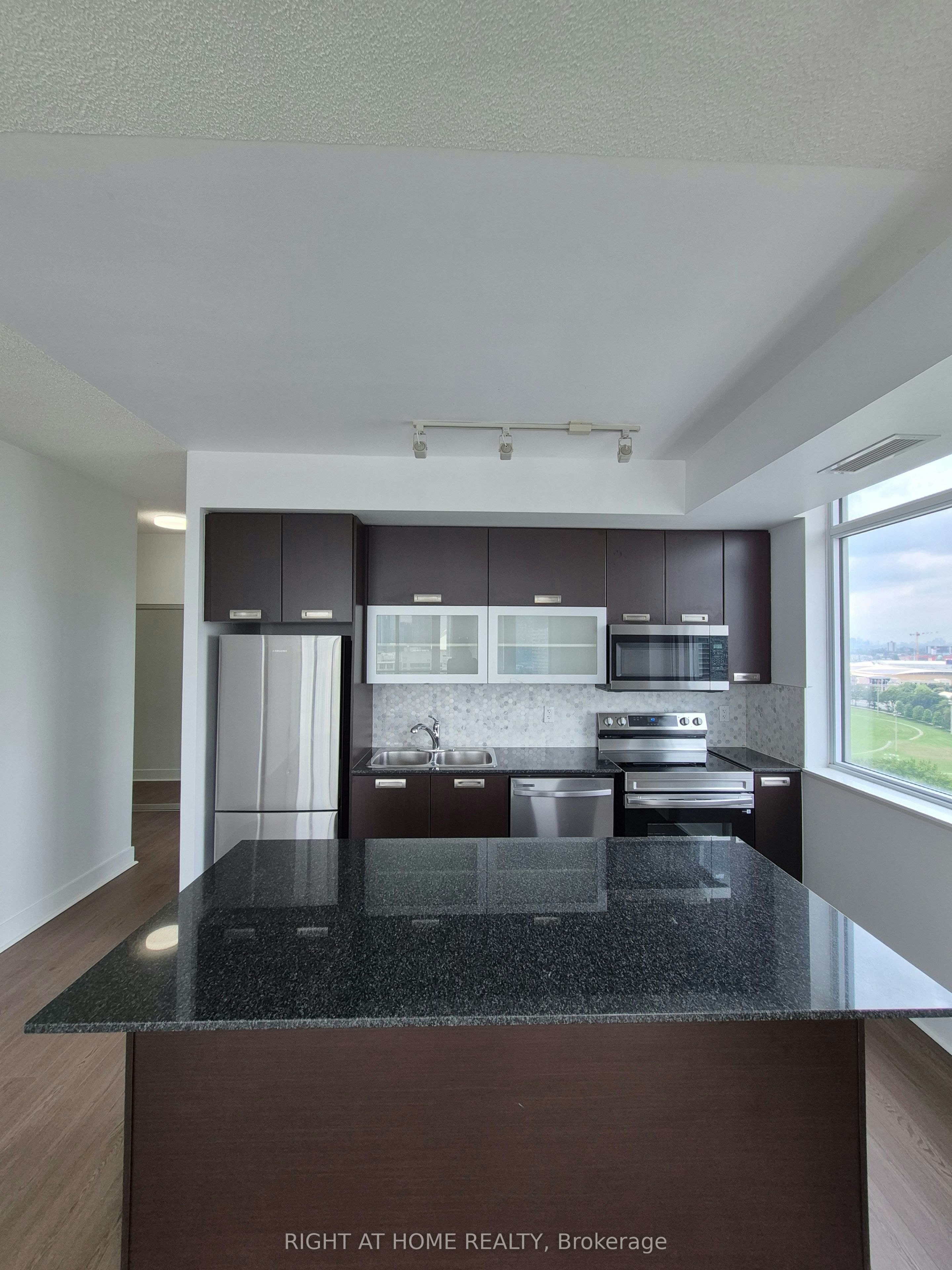 1807-90 Stadium Road, Toronto, ON, M5V 3W5 - 11