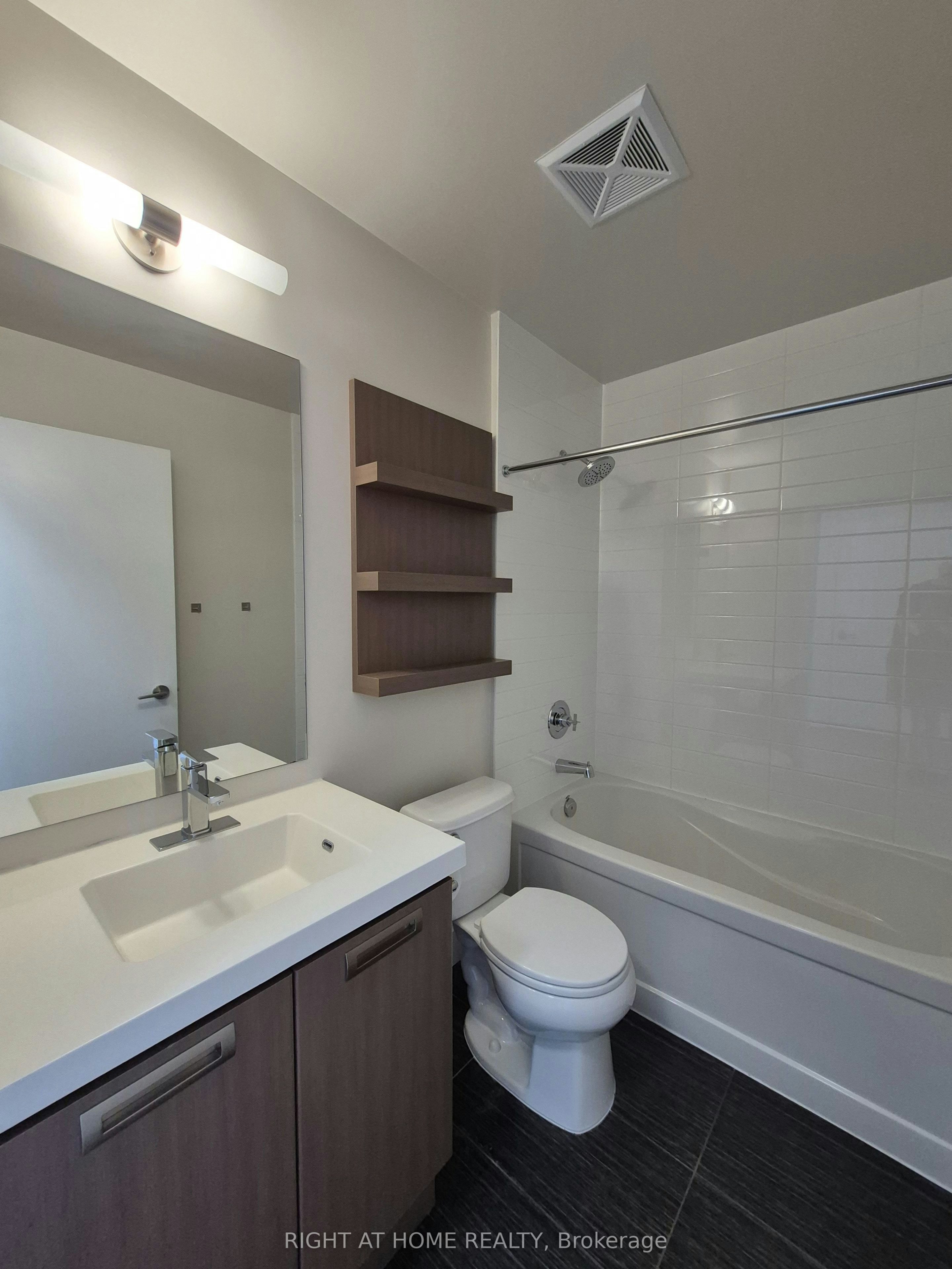 1807-90 Stadium Road, Toronto, ON, M5V 3W5 - 3