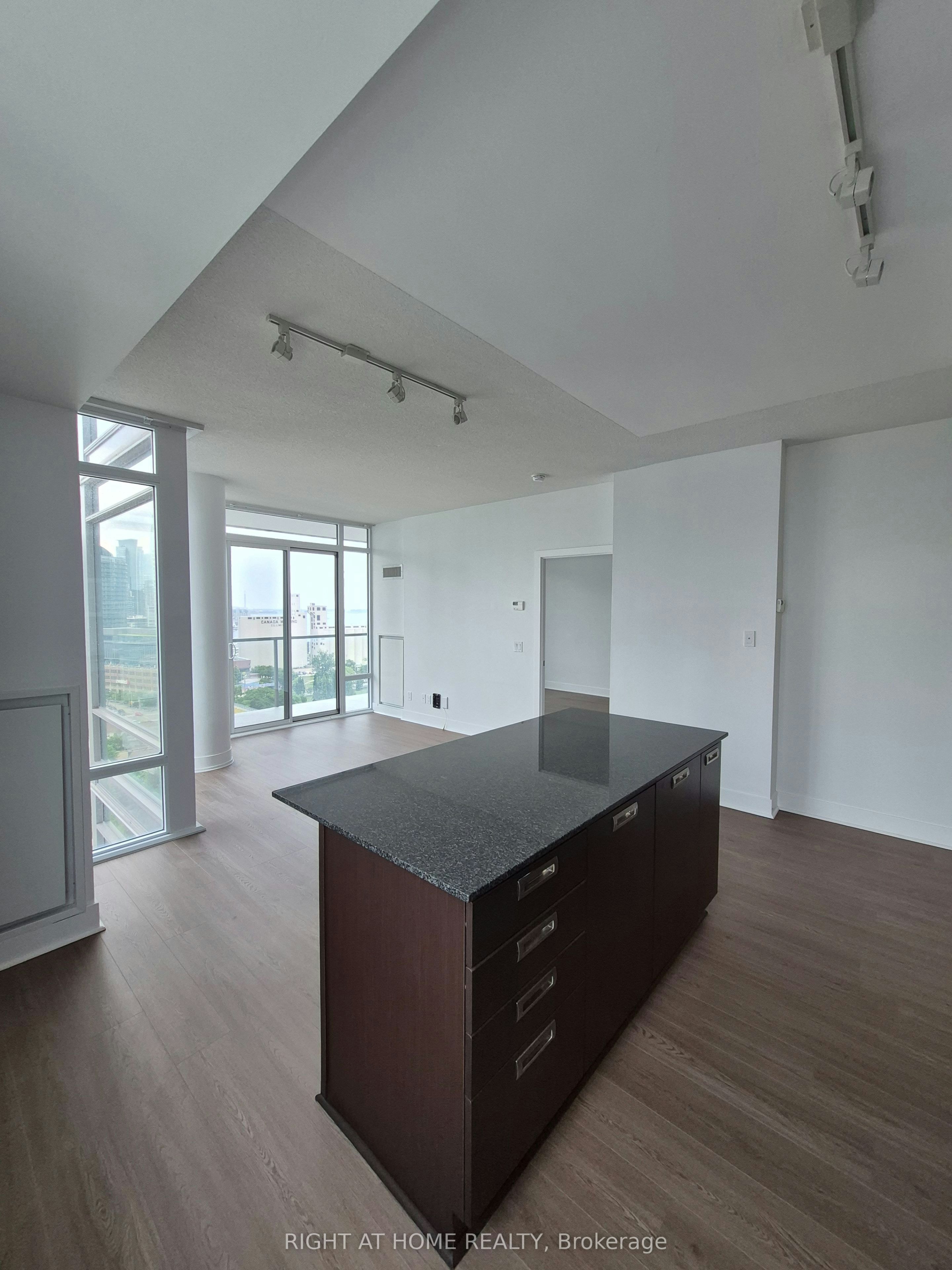 1807-90 Stadium Road, Toronto, ON, M5V 3W5 - 12