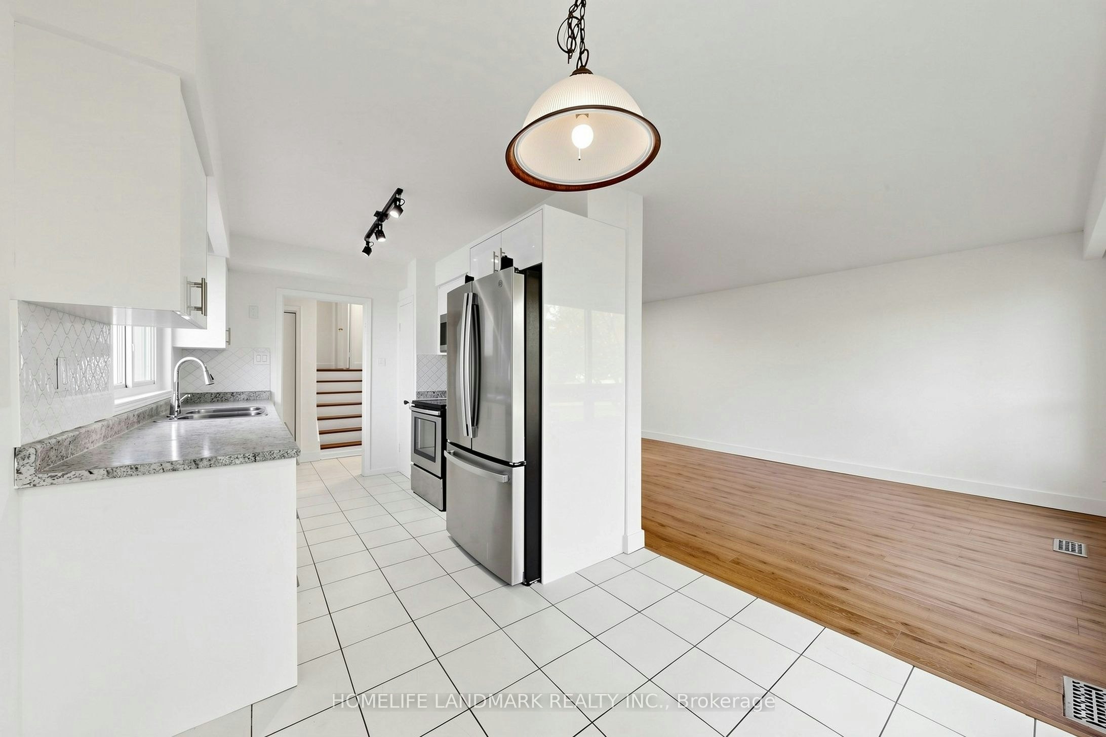 26 Fenside Drive, Toronto, ON, M3A 2V3 - 2