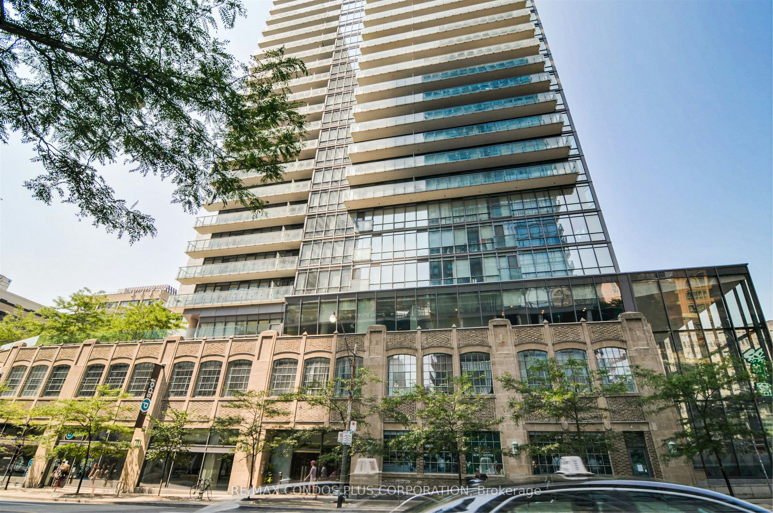 406-832 Bay Street, Toronto, ON, M5S 1Z6