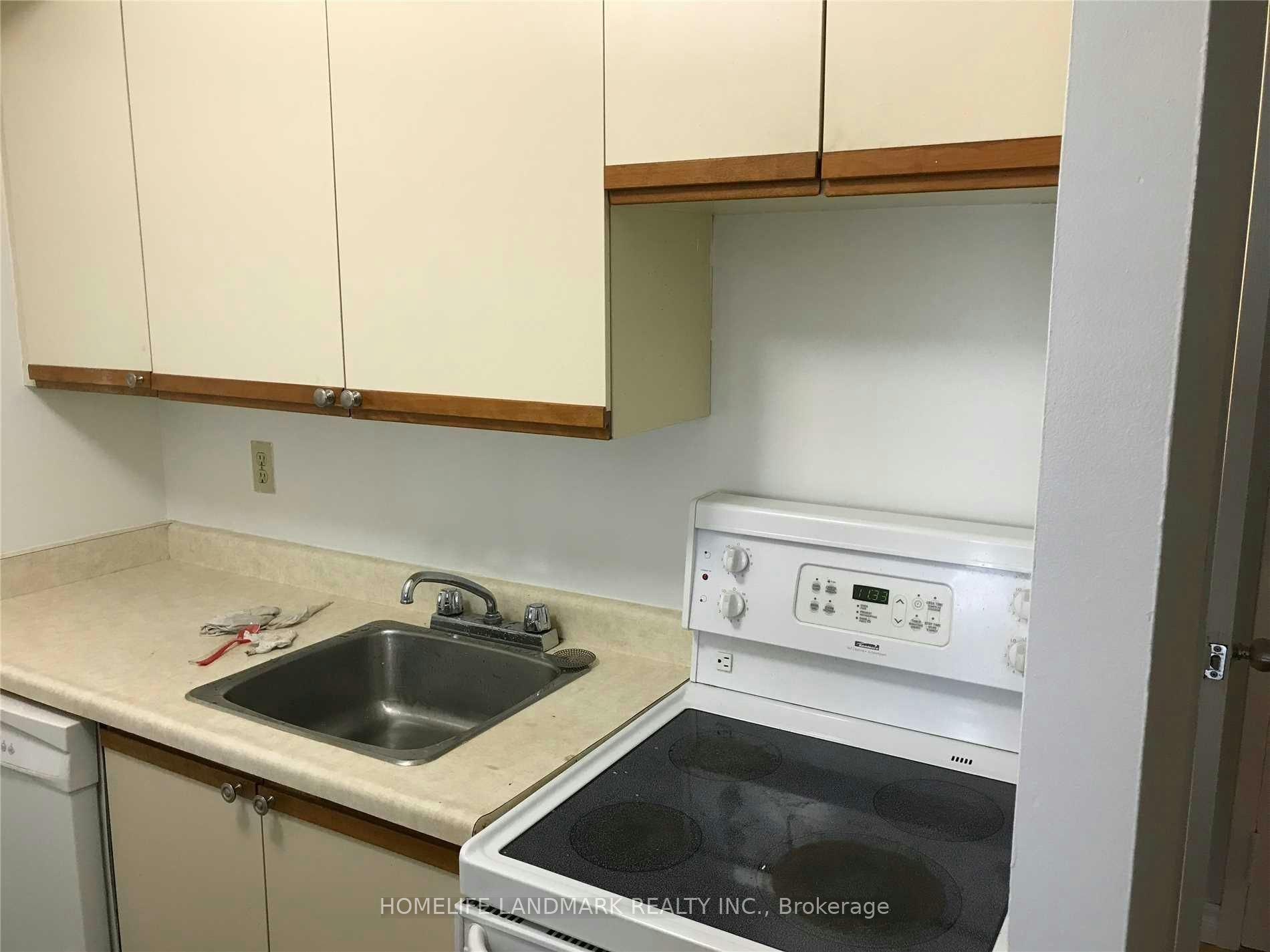 1122-633 Bay Street, Toronto, ON, M5G 2G4 - 9