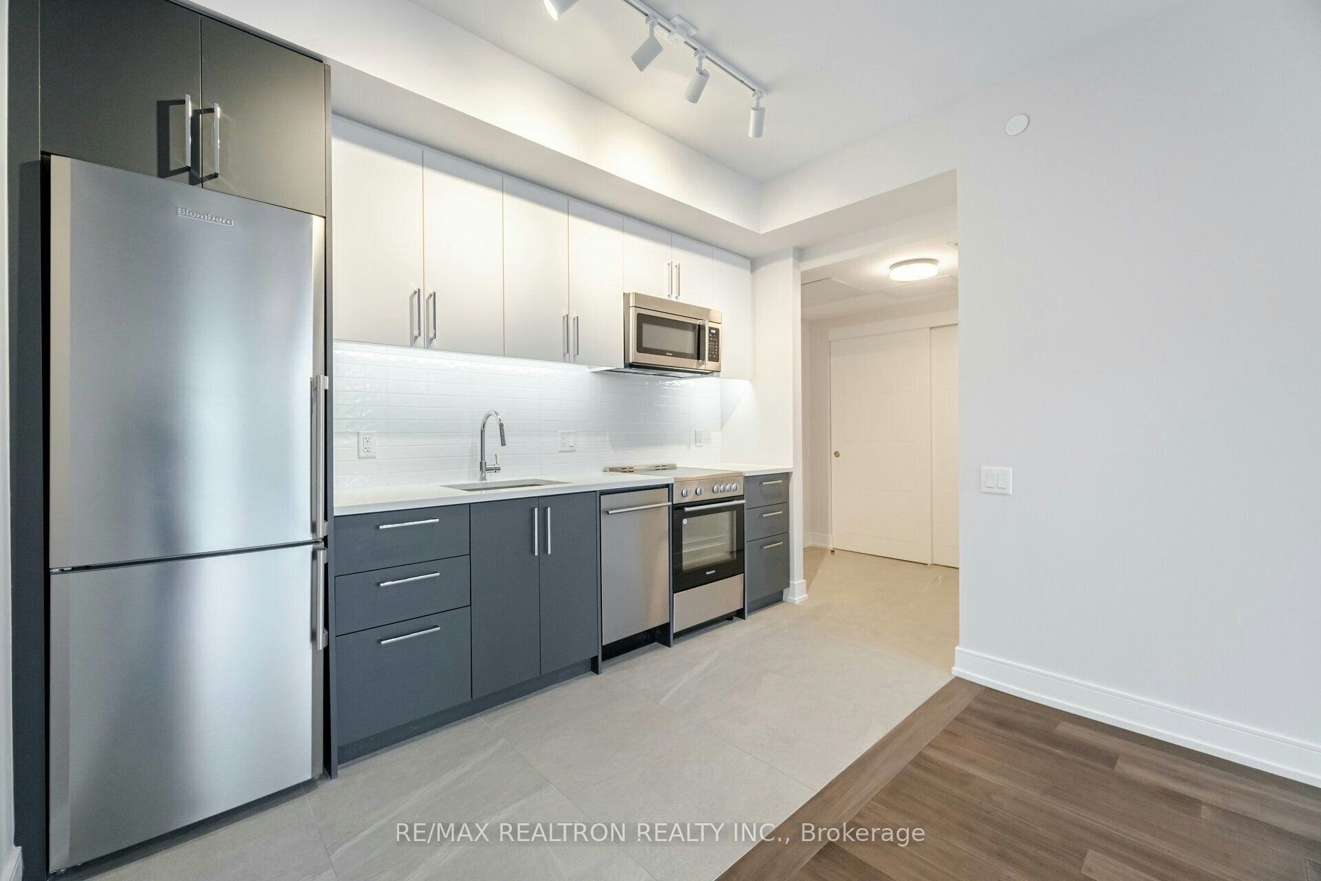 307-2525 Bathurst Street, Toronto, ON, M6B 2Y9 - 2