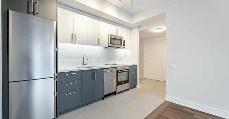 307-2525 Bathurst Street, Toronto, ON, M6B 2Y9 - 2