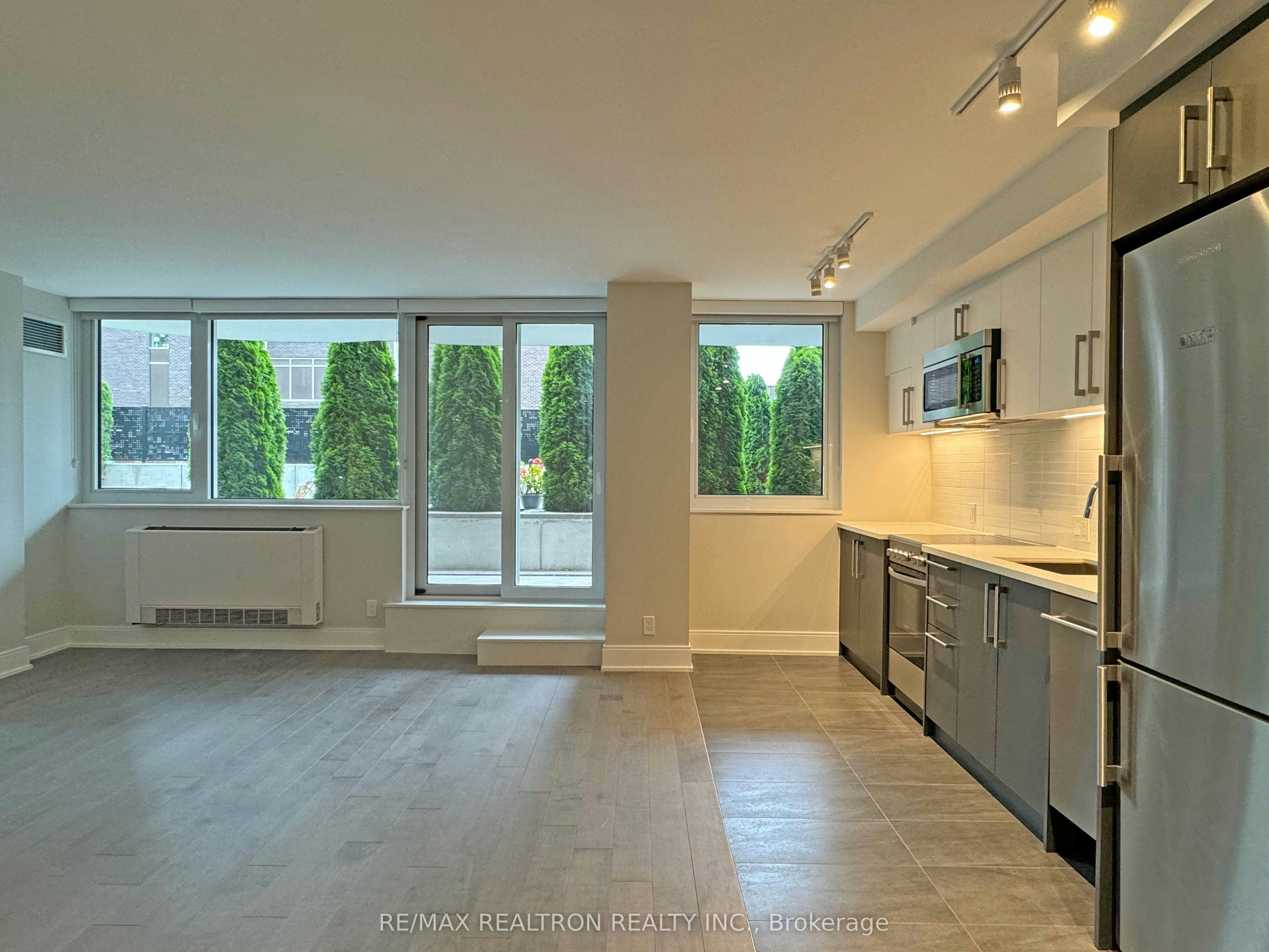 108-11 Walmer Road, Toronto, ON, M5R 2W9 - 2