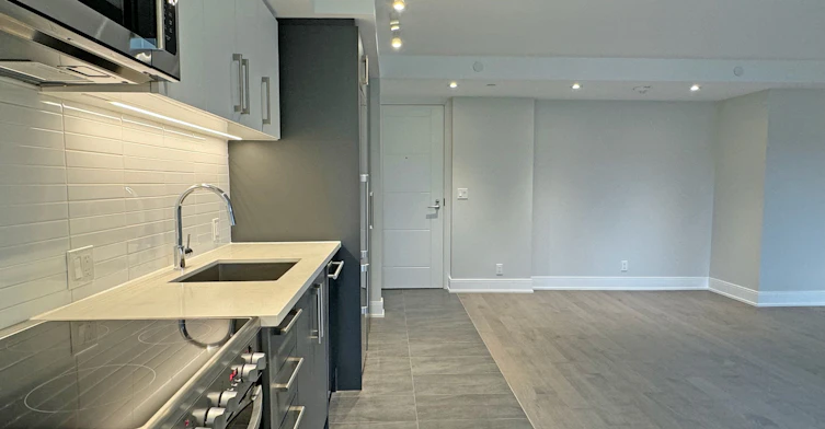 108-11 Walmer Road, Toronto, ON, M5R 2W9 - 4