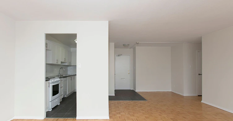 1110-6200 Bathurst Street, Toronto, ON, M2R 2A3 - 2