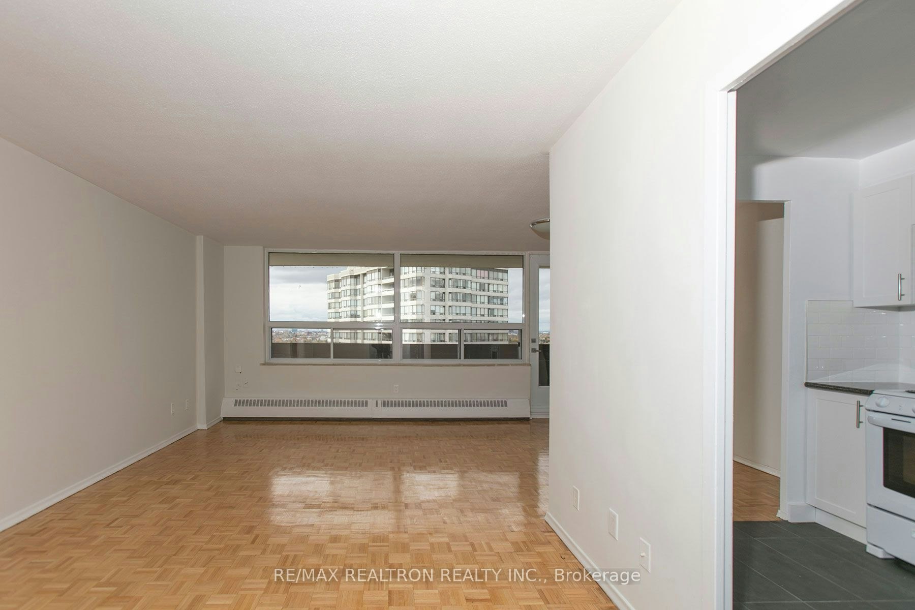 1110-6200 Bathurst Street, Toronto, ON, M2R 2A3