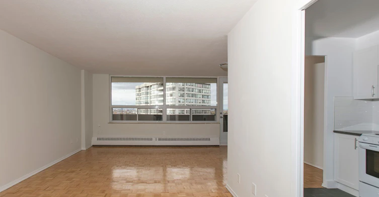 1110-6200 Bathurst Street, Toronto, ON, M2R 2A3