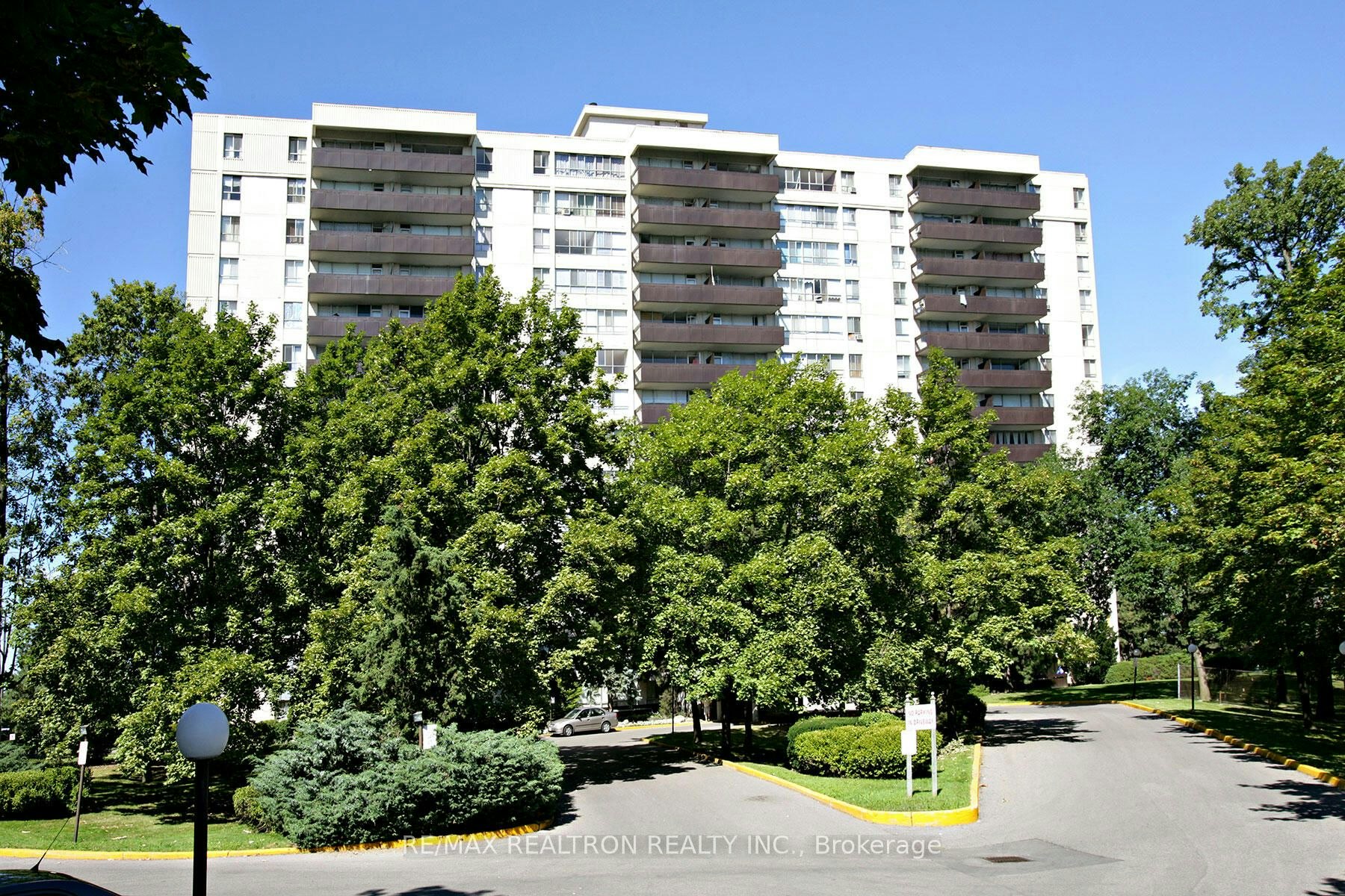 1110-6200 Bathurst Street, Toronto, ON, M2R 2A3 - 12