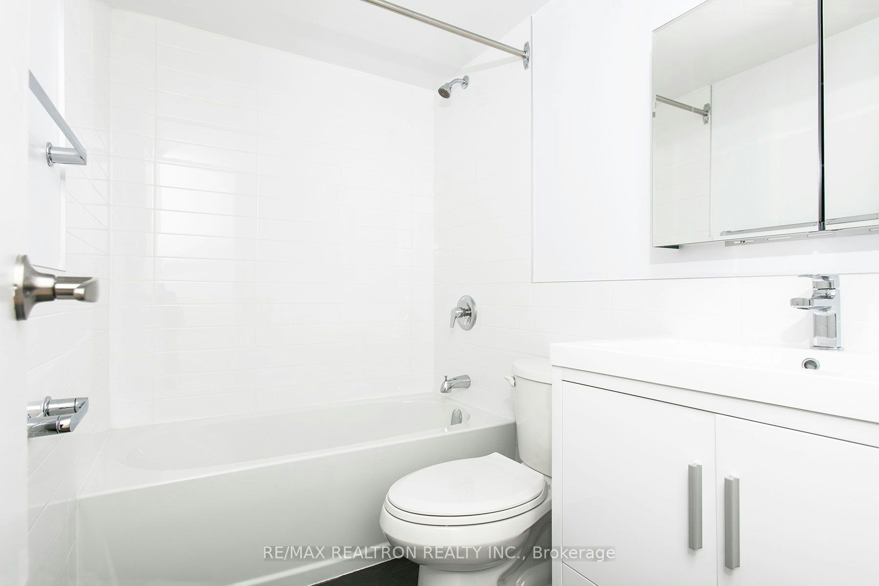 1110-6200 Bathurst Street, Toronto, ON, M2R 2A3 - 8