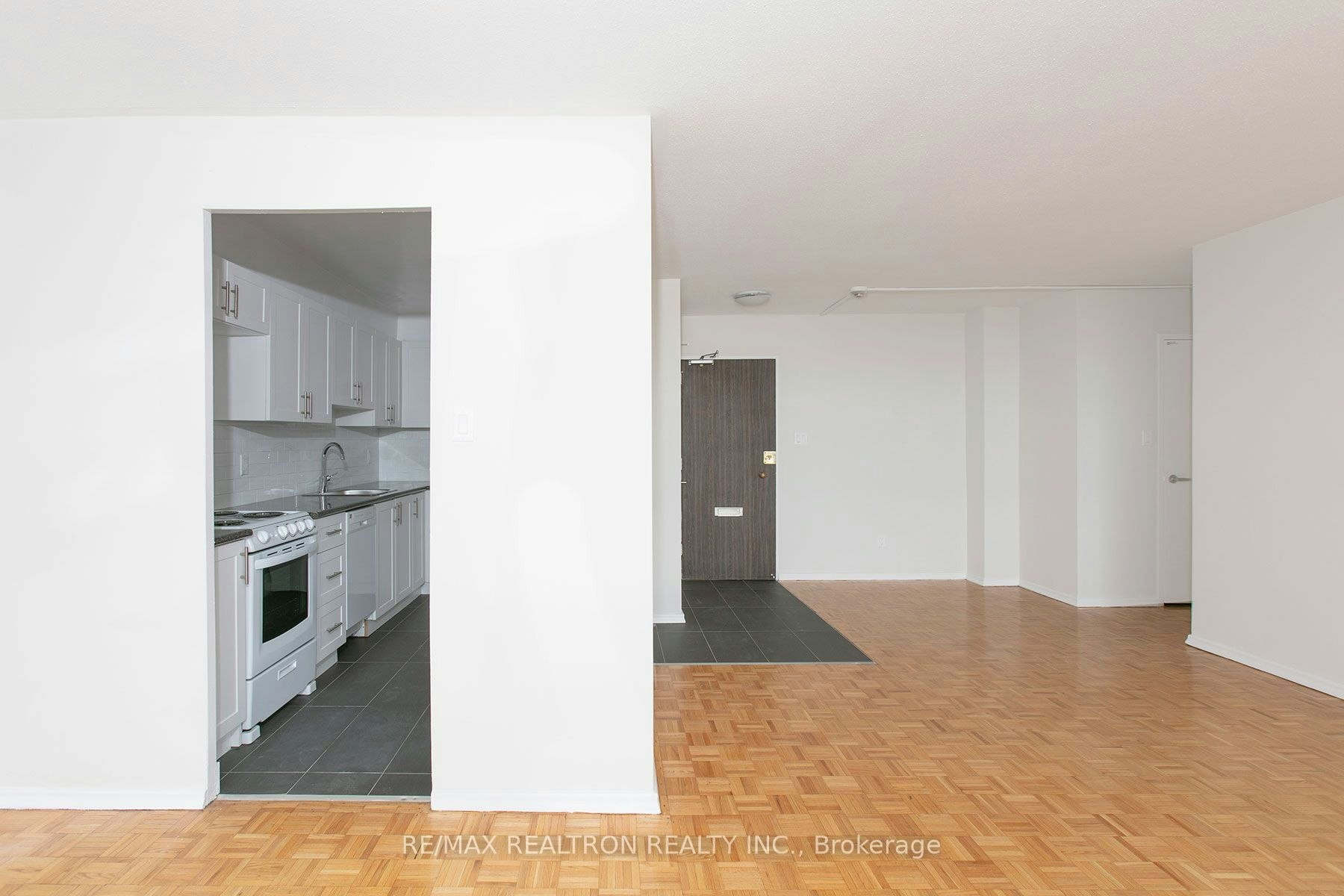 601-6200 Bathurst Street, Toronto, ON, M2R 2A3 - 3
