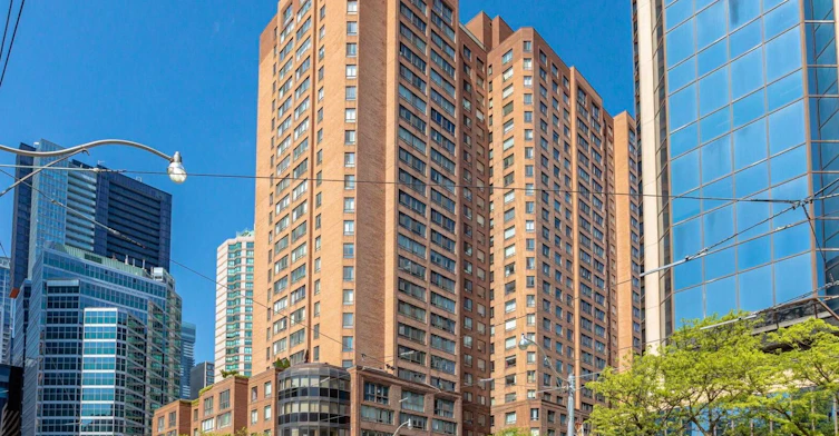 Ph12-633 Bay Street, Toronto, ON, M5G 2G4