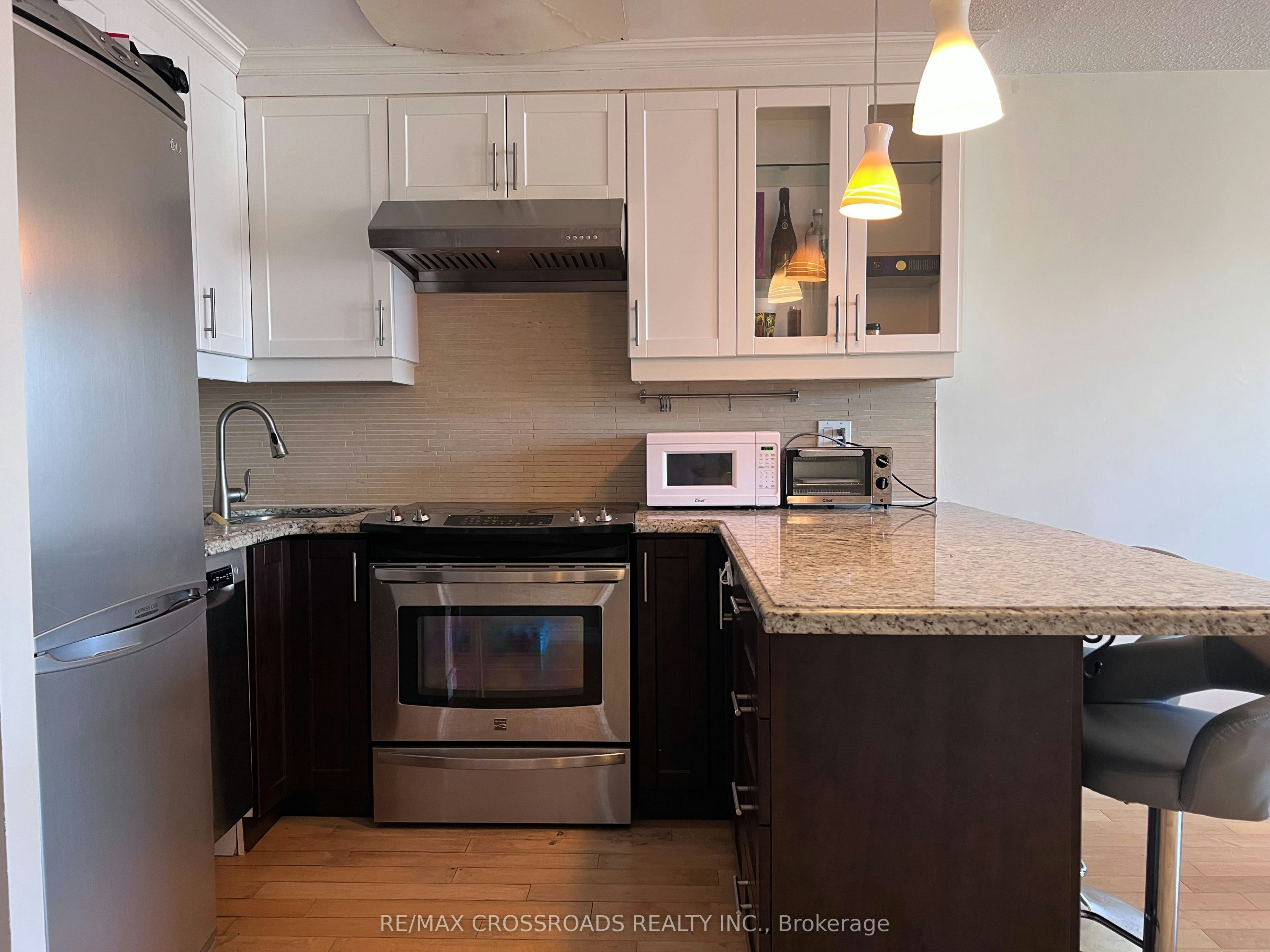 Ph12-633 Bay Street, Toronto, ON, M5G 2G4 - 16