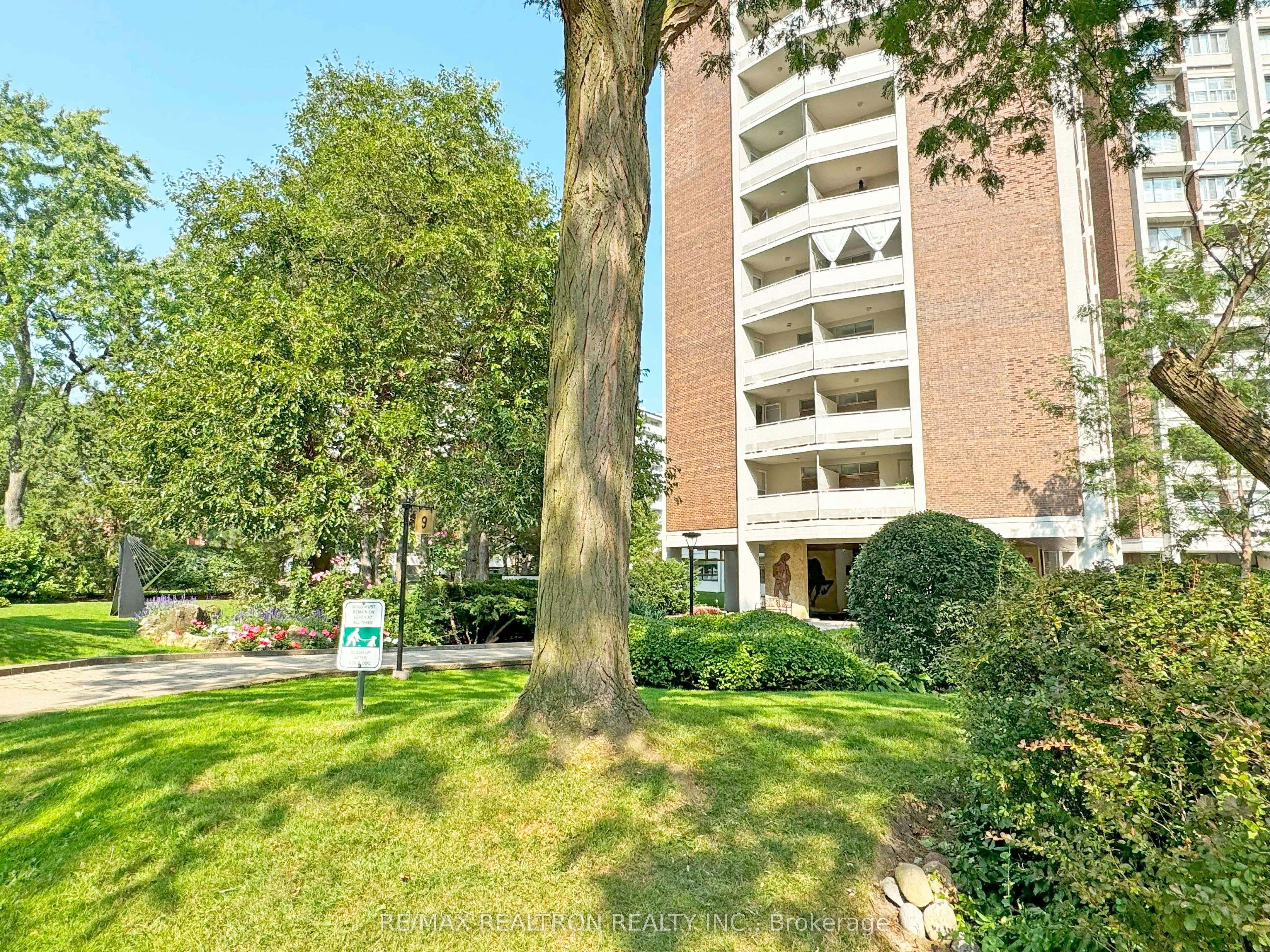 1501-9 Deer Park Crescent, Toronto, ON, M4V 2C4 - 10