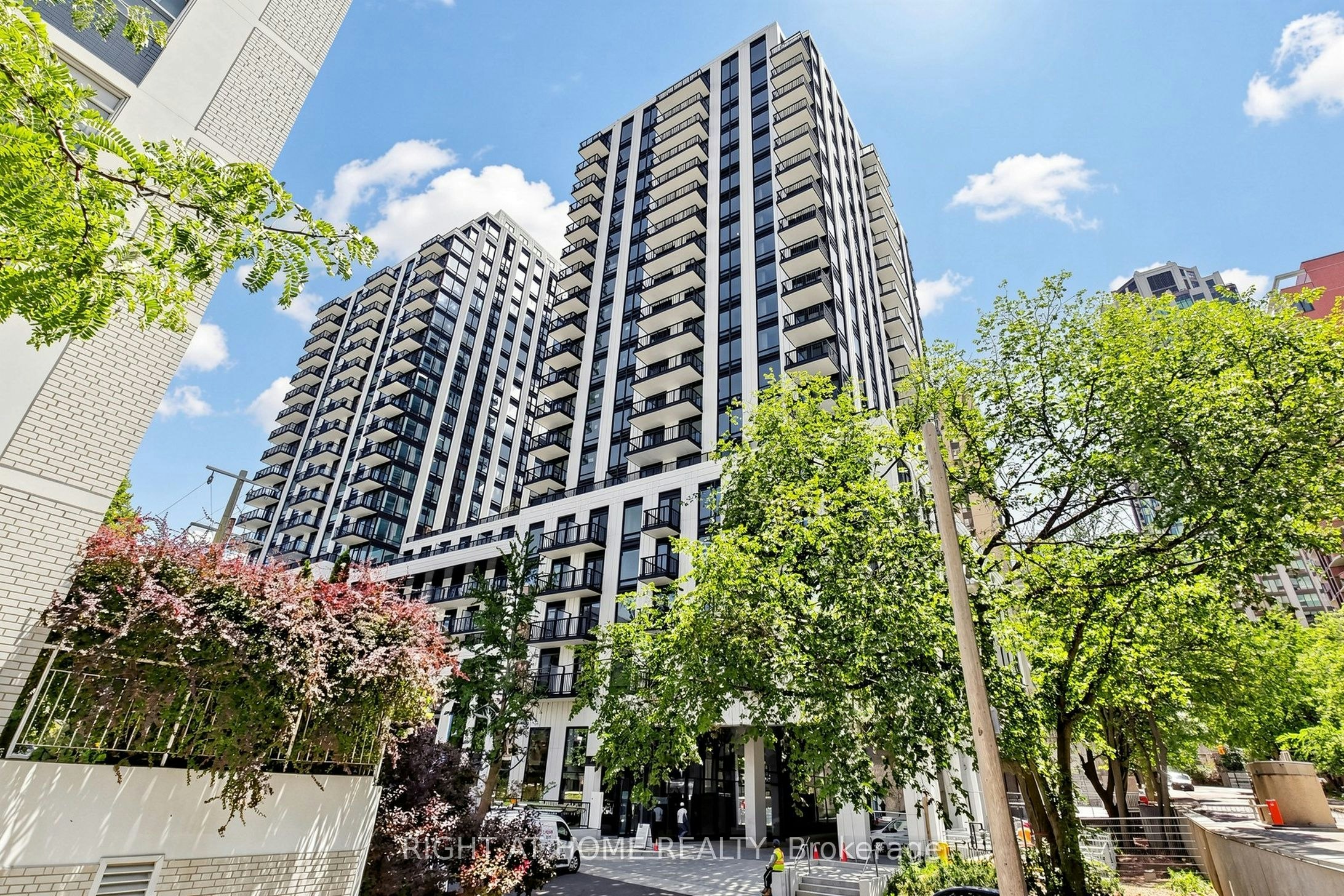 1009-91 Montclair Avenue, Toronto, ON, M5P 0B1