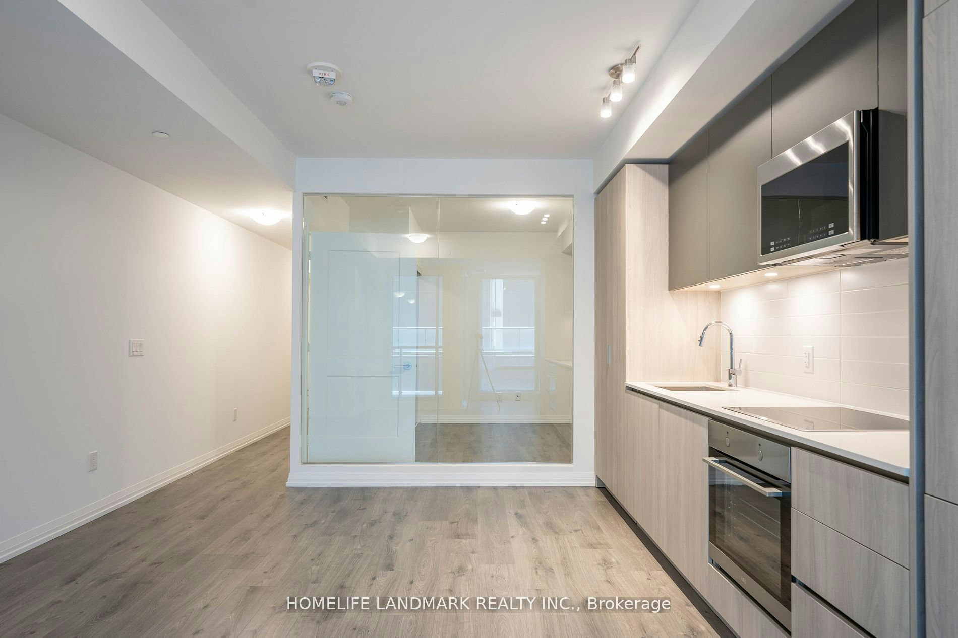 601-8 Widmer Street, Toronto, ON, M5V 0W6 - 14