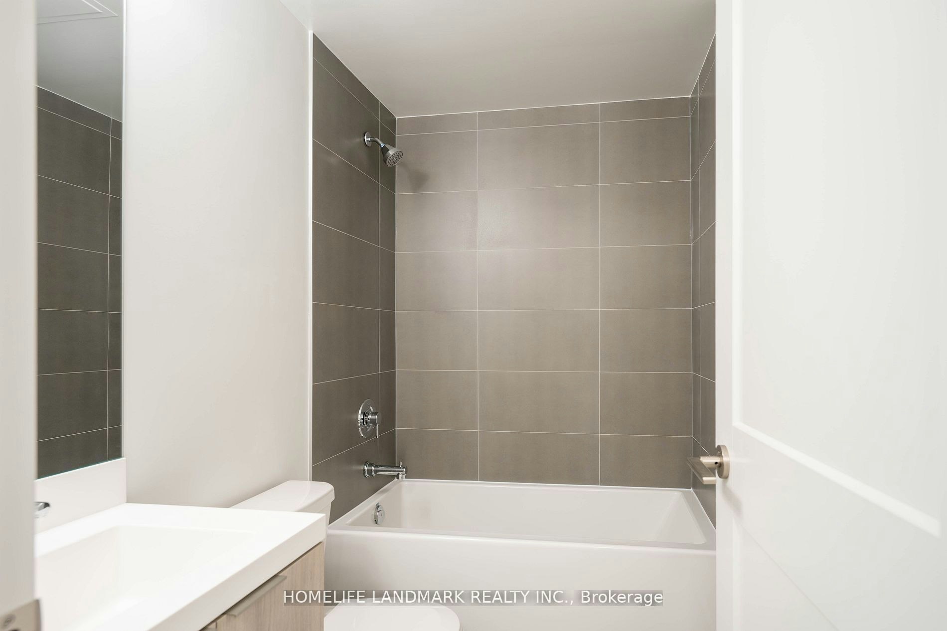 601-8 Widmer Street, Toronto, ON, M5V 0W6 - 4