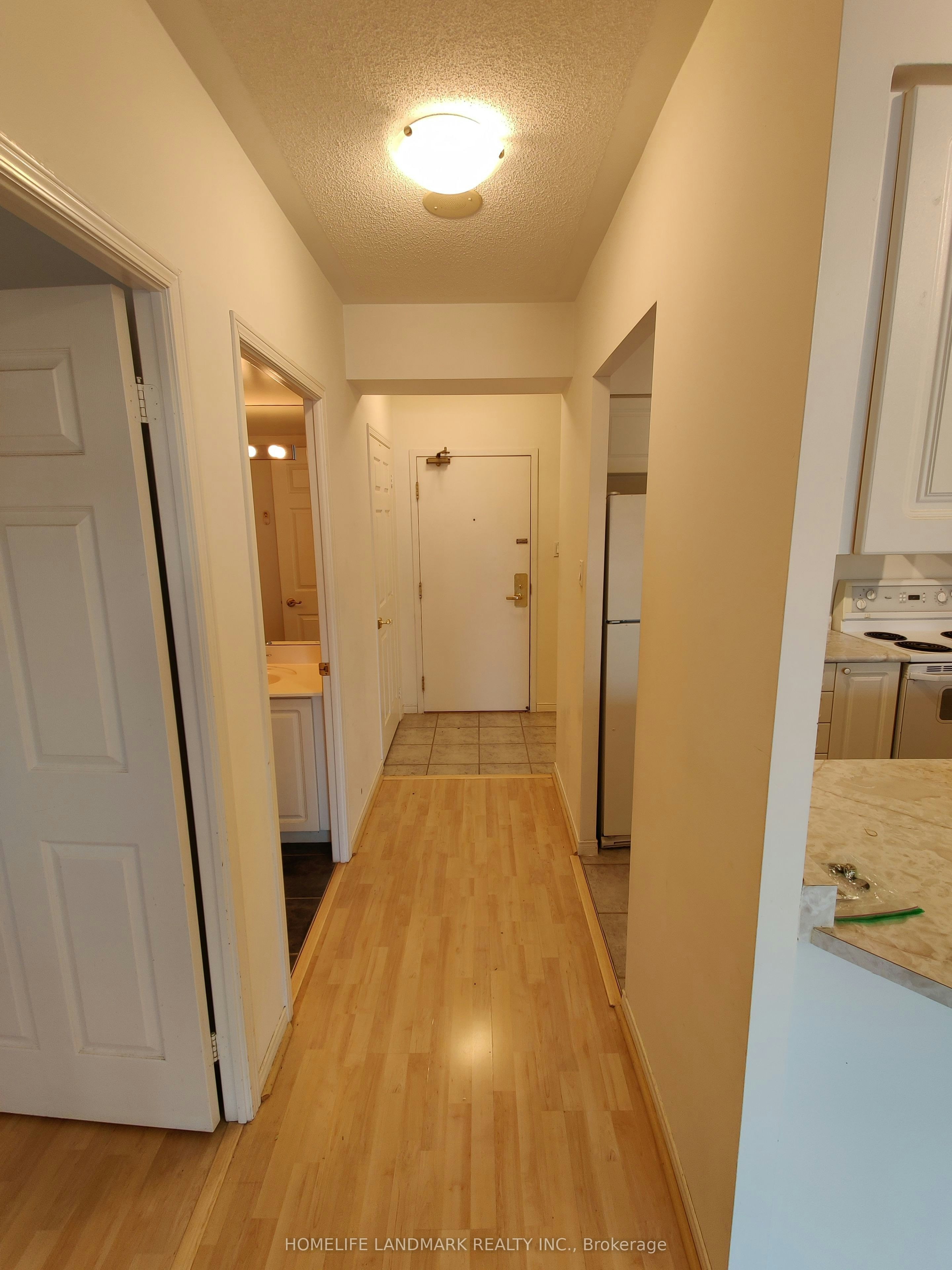 902-887 Bay Street, Toronto, ON, M5S 3K4 - 3
