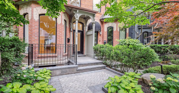 55 Hazelton Avenue, Toronto, ON, M5R 2E3