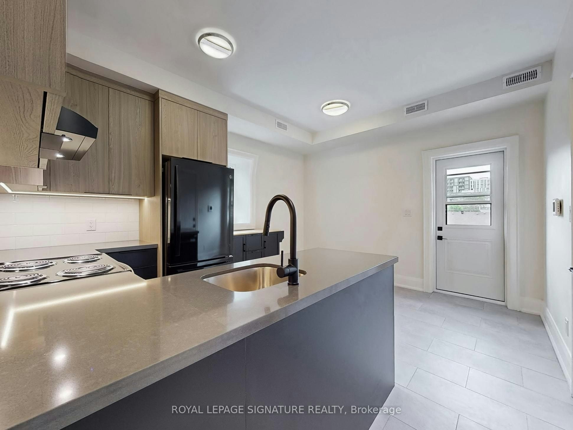 3-28 Beaconsfield Avenue, Toronto, ON, M6J 3H9 - 9