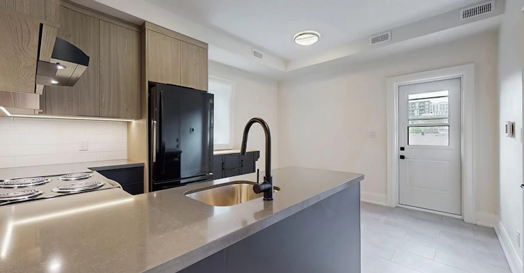 3-28 Beaconsfield Avenue, Toronto, ON, M6J 3H9 - 9