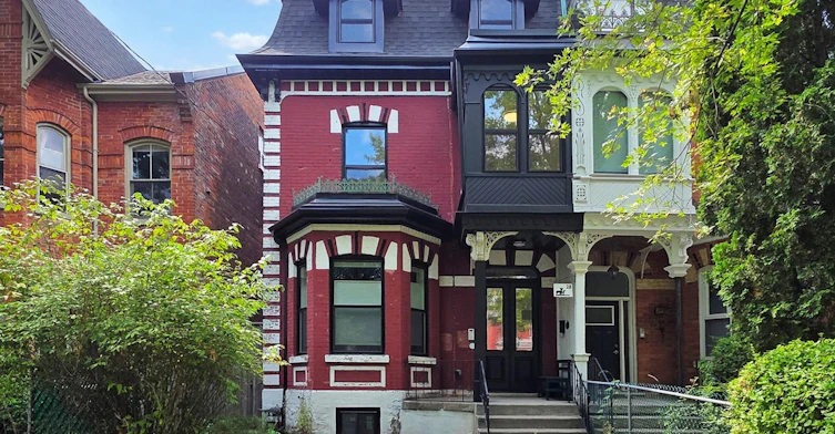 3-28 Beaconsfield Avenue, Toronto, ON, M6J 3H9