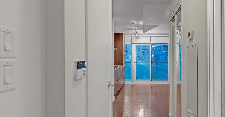 311-12 York Street, Toronto, ON, M5J 0A9 - 2